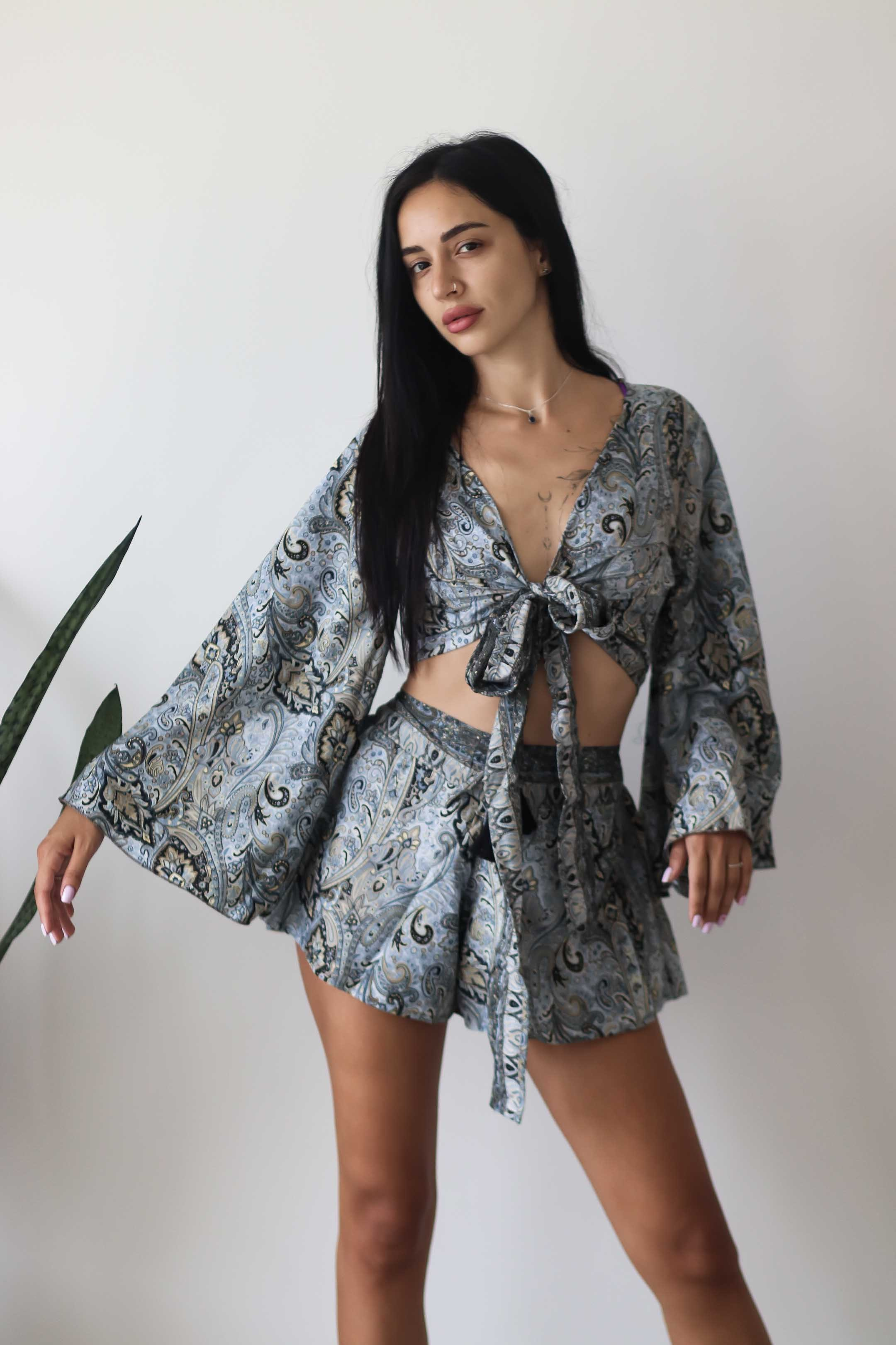 Коллекция купальников бикини. Фотограф на Шри-Ланке