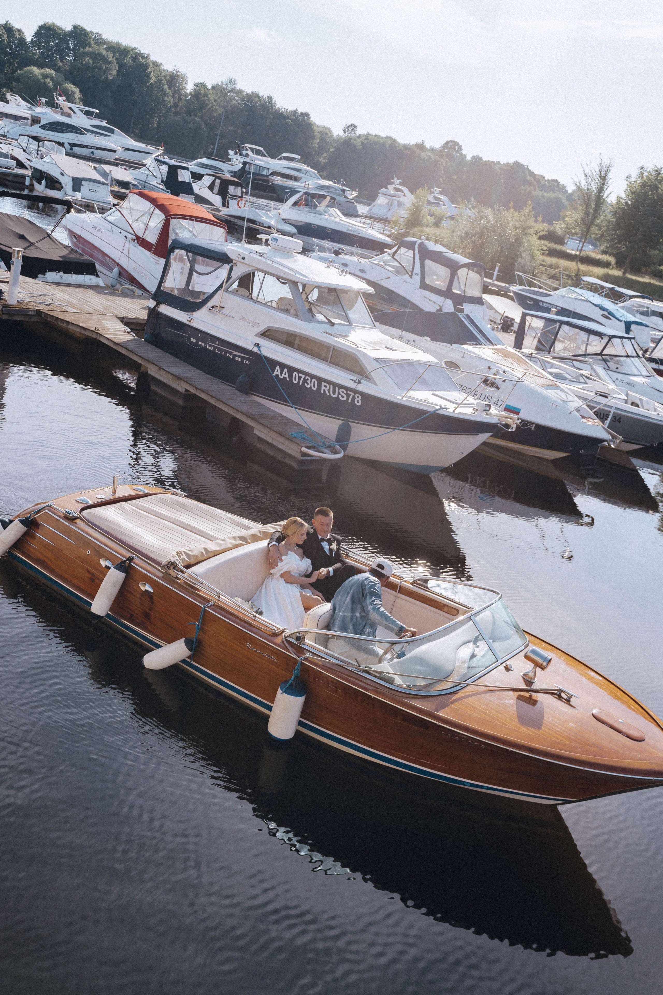 СВАДЕНБНАЯ СЬЕМКА НА КАТЕРЕ ПО КАНАЛАМ САНКТ-ПЕТЕРБУРГА И В АКВАТОРИИ НЕВЫ. Профессиональный фотограф, Санкт-Петербург — Виктория Богомолова