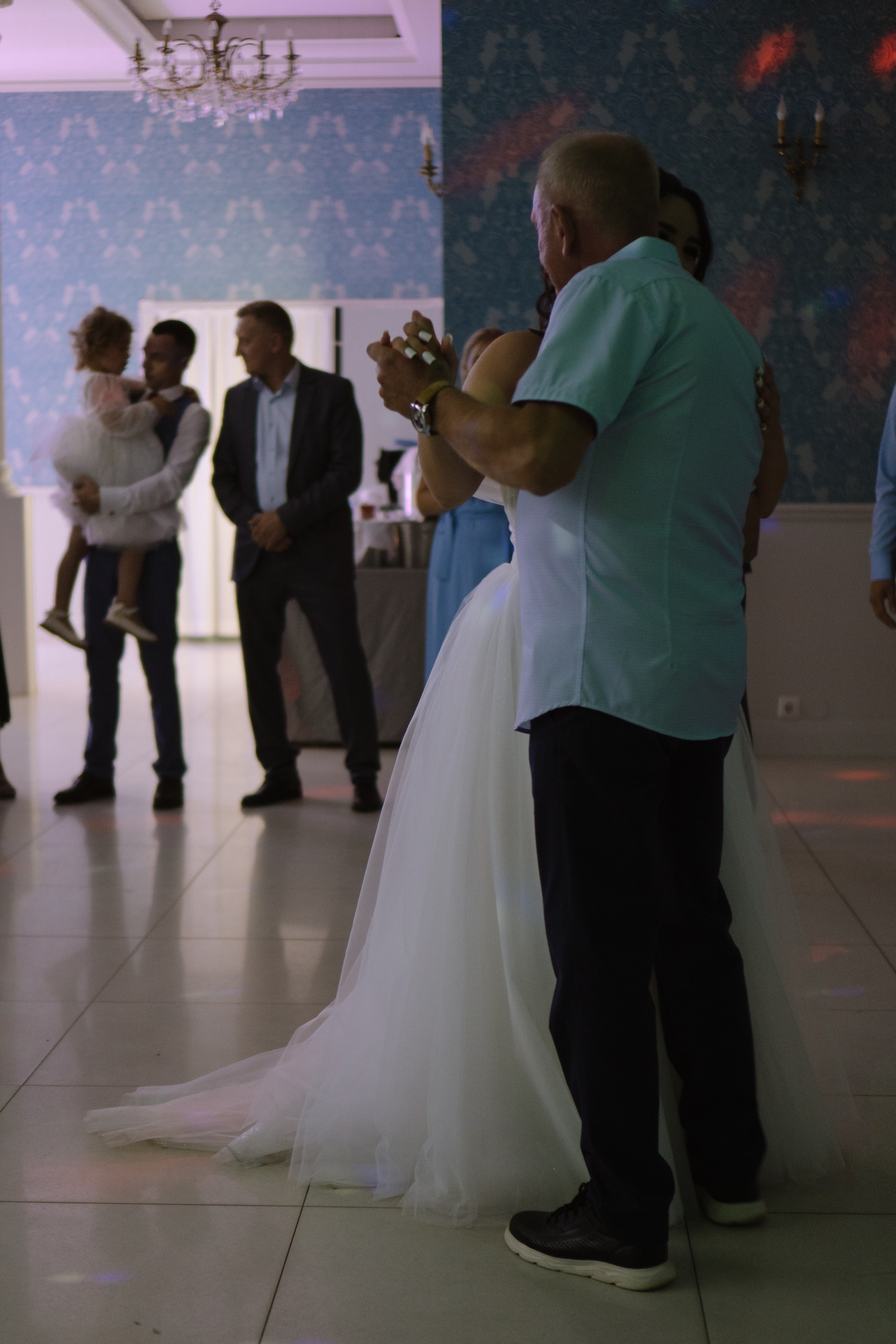 ТАНЕЦ ОТЦА И ДОЧЕРИ НА БАНКЕТЕ (СВАДЕБНАЯ ФОТОСЕСИИЯ БАНКЕТА). Профессиональный фотограф, Санкт-Петербург — Виктория Богомолова