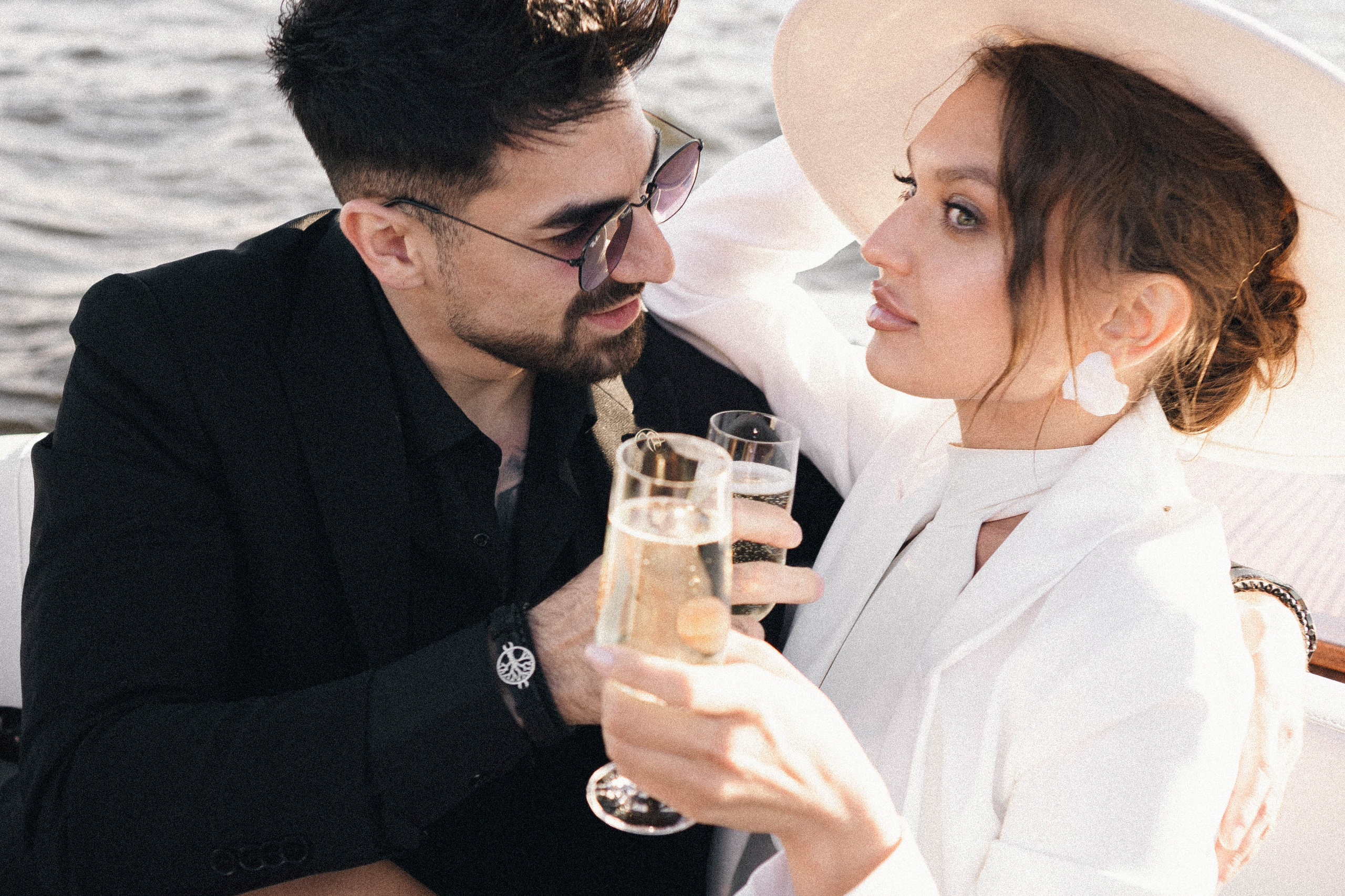 СВАДЕНБНАЯ СЬЕМКА НА КАТЕРЕ ПО КАНАЛАМ САНКТ-ПЕТЕРБУРГА И В АКВАТОРИИ НЕВЫ. Профессиональный фотограф, Санкт-Петербург — Виктория Богомолова