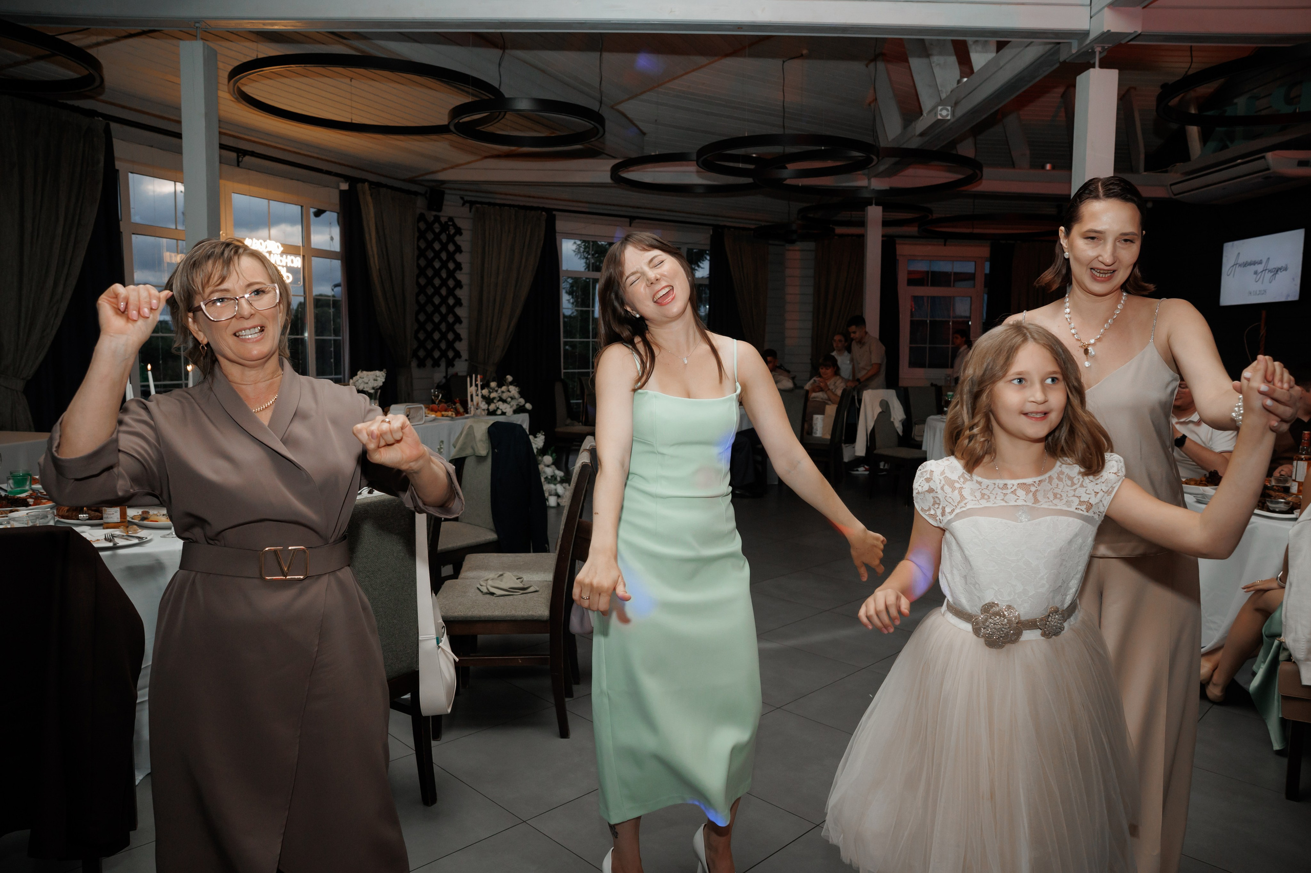 Регистрация в отеле Fish Point, ЗАГС Бутово, прогулка в Остафьево. Свадебный и репортажный фотограф (Москва, Королев и другие)