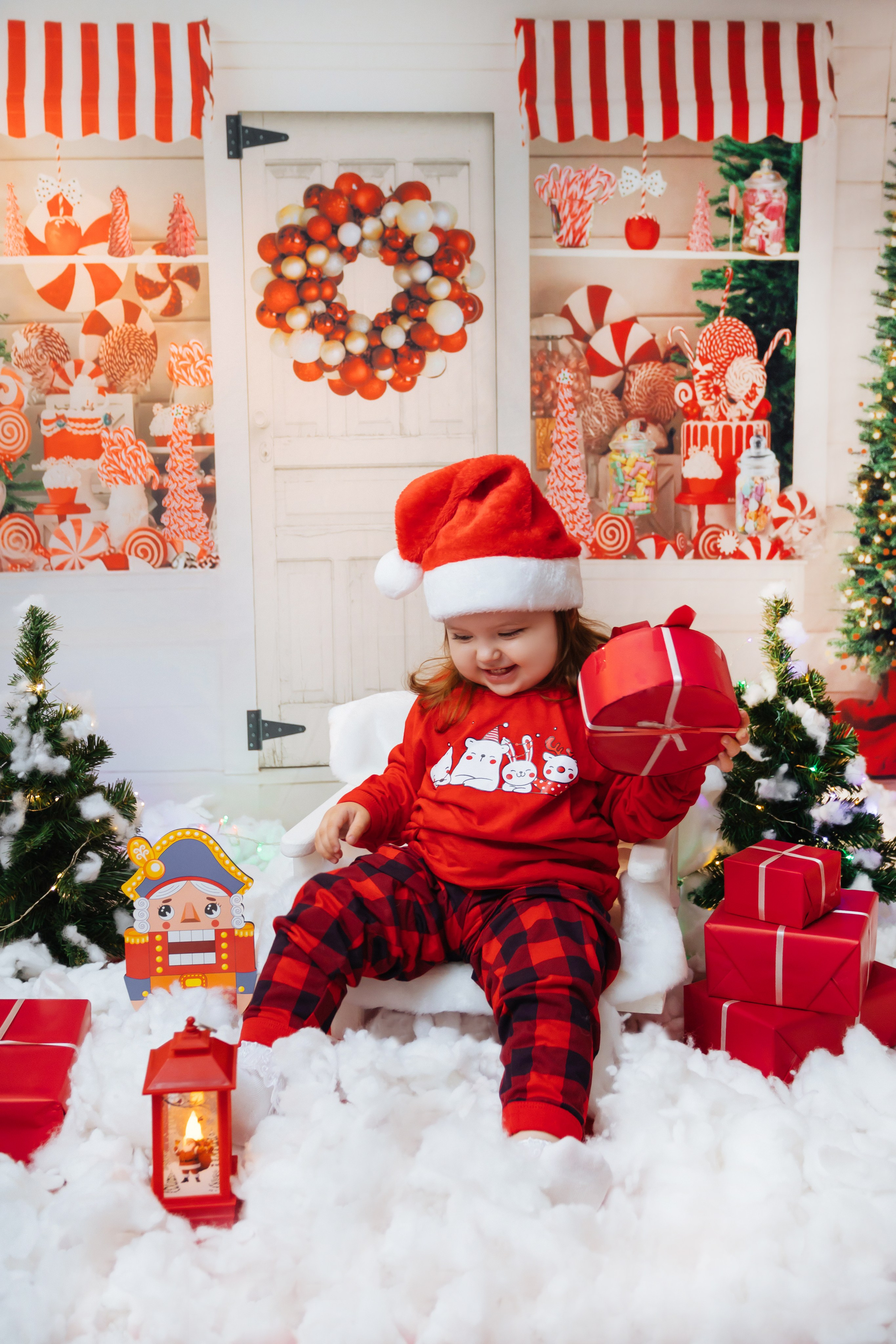 Новогодняя фотосессия — красная фотолокация. Фотограф новорожденных Химки, Красногорск, Мытищи и Москва Елена Третьяк