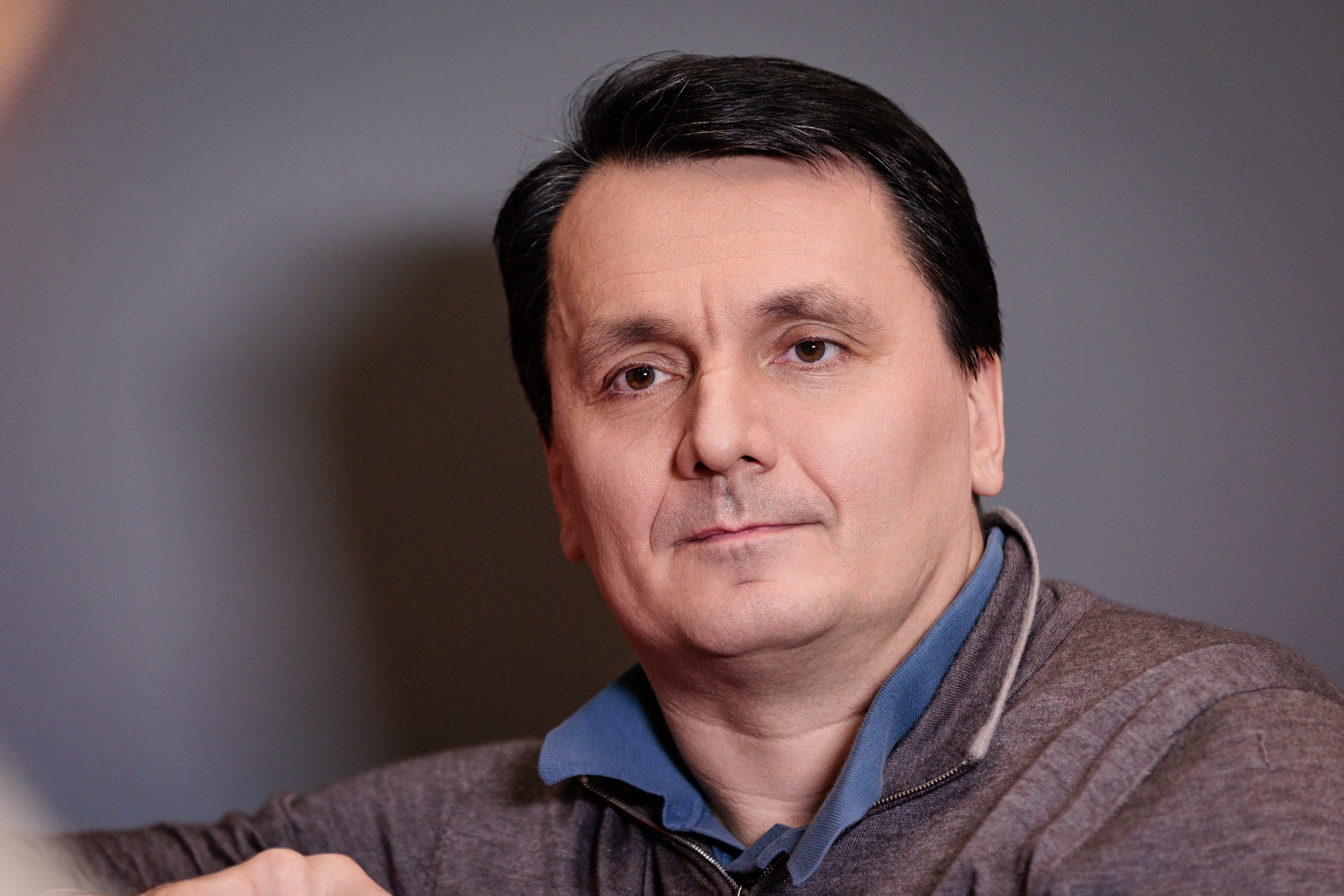 Съемка интеревью с директором. Контент для бизнеса в Екатеринбурге Полдень Медиа