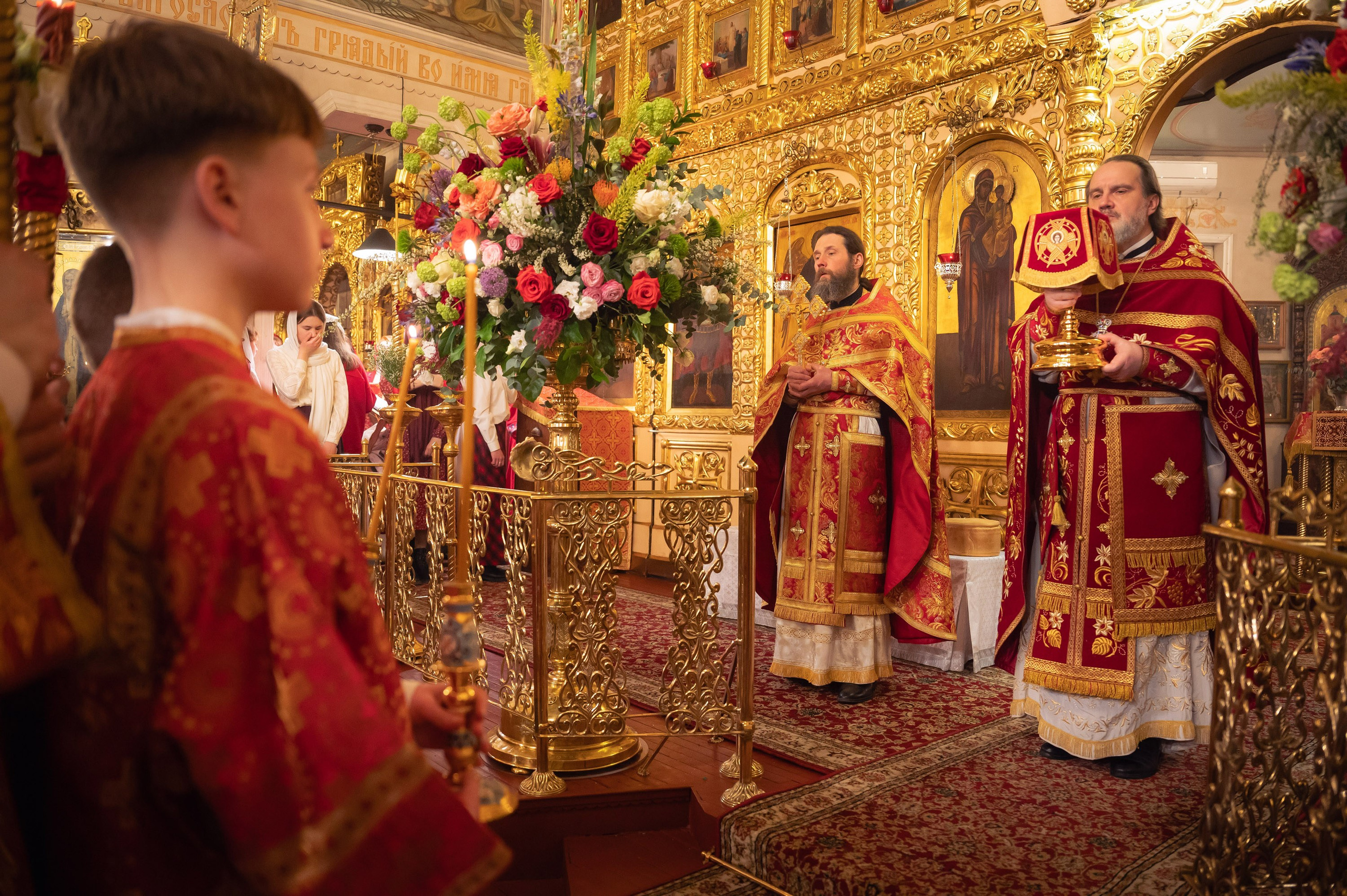 Богородский храм. Пасха. Полунощница, Божественная литургия. Антон и Татьяна Денисенко — В храме