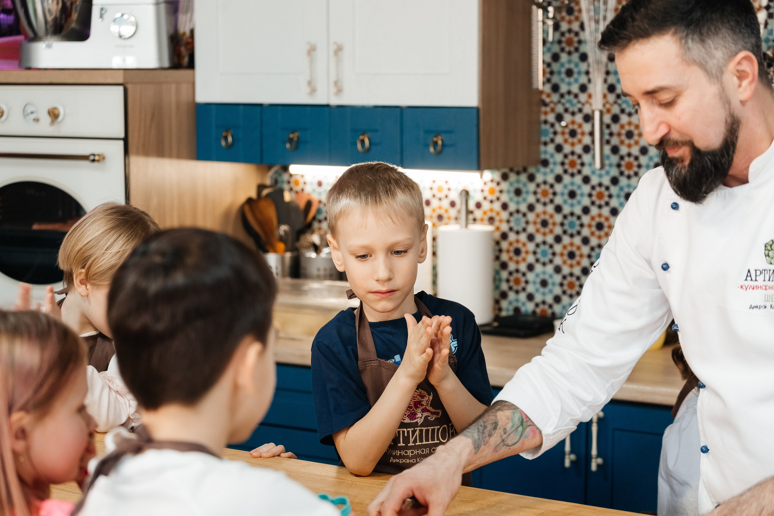 Детский мастер-класс в «АРТиШОК». Фотограф Кемерово | Сергей