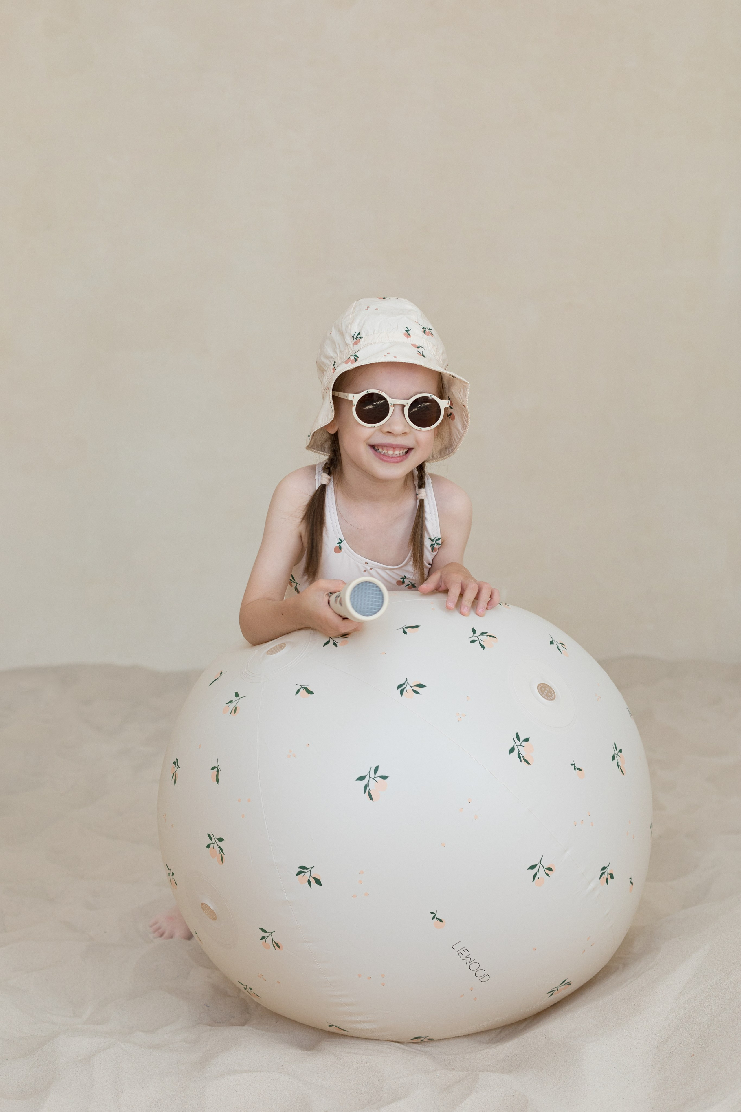 Фотосессия в песке для детского бренда. Детский и контент фотограф Надя Волкова Санкт-Петербург