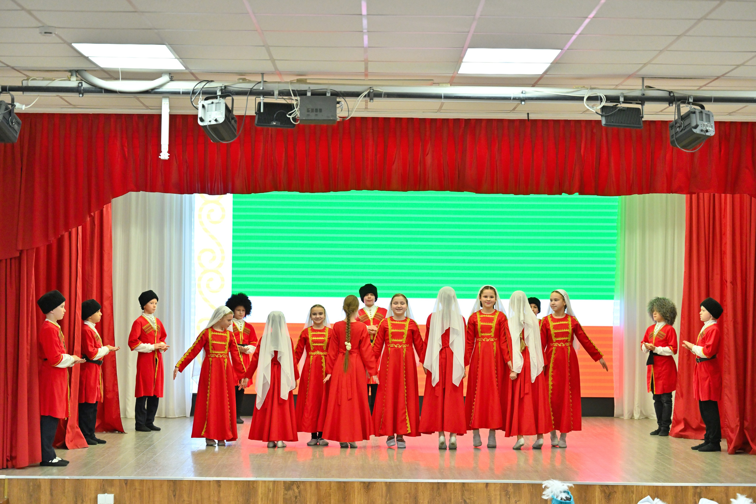 2025-11-21 День семьи 127. Снежинск фото Андрианов