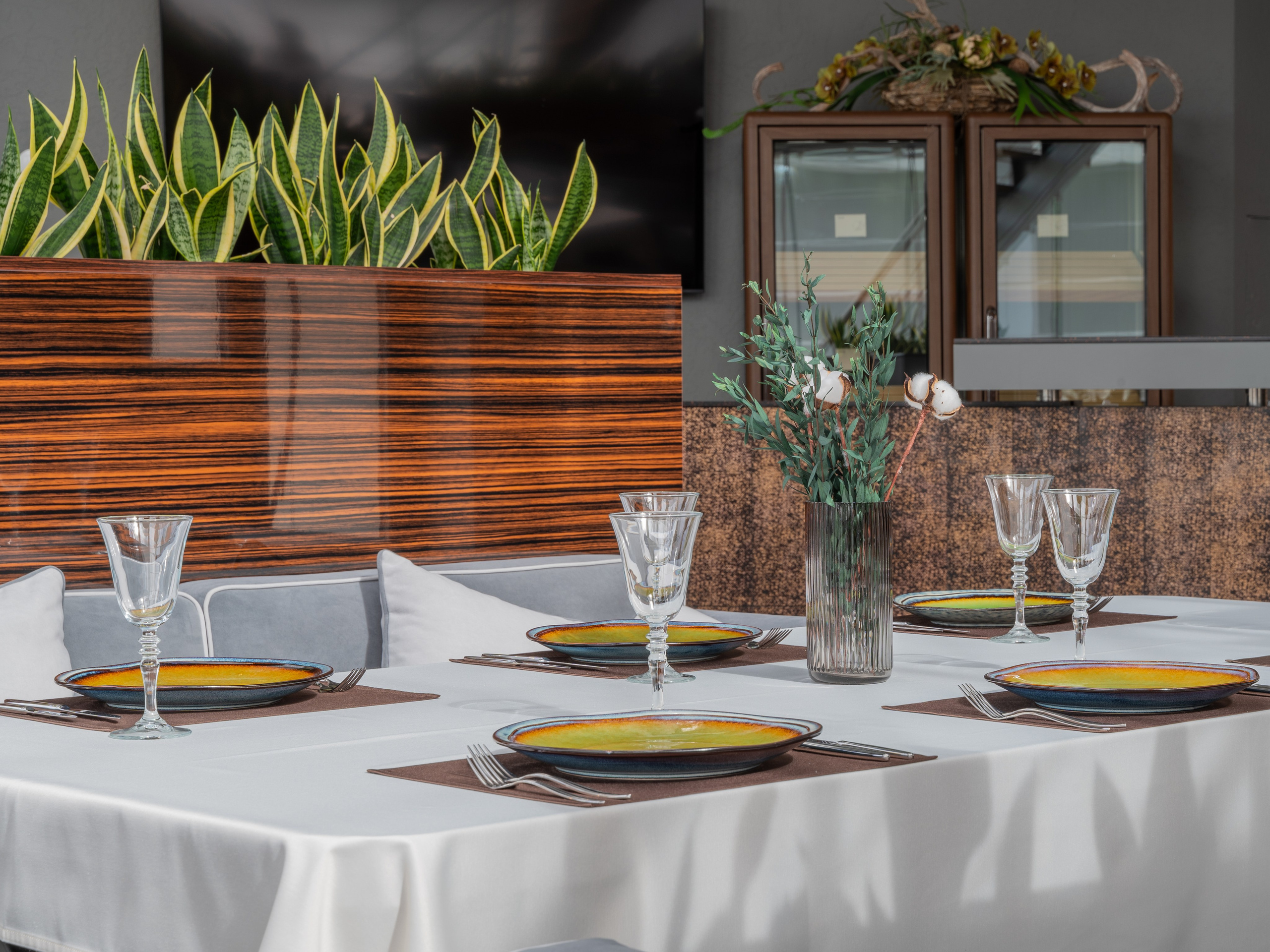 Ресторан на территории Дома отдыха «Валдай». Интерьерный фотограф в Сочи Элина Габриелян