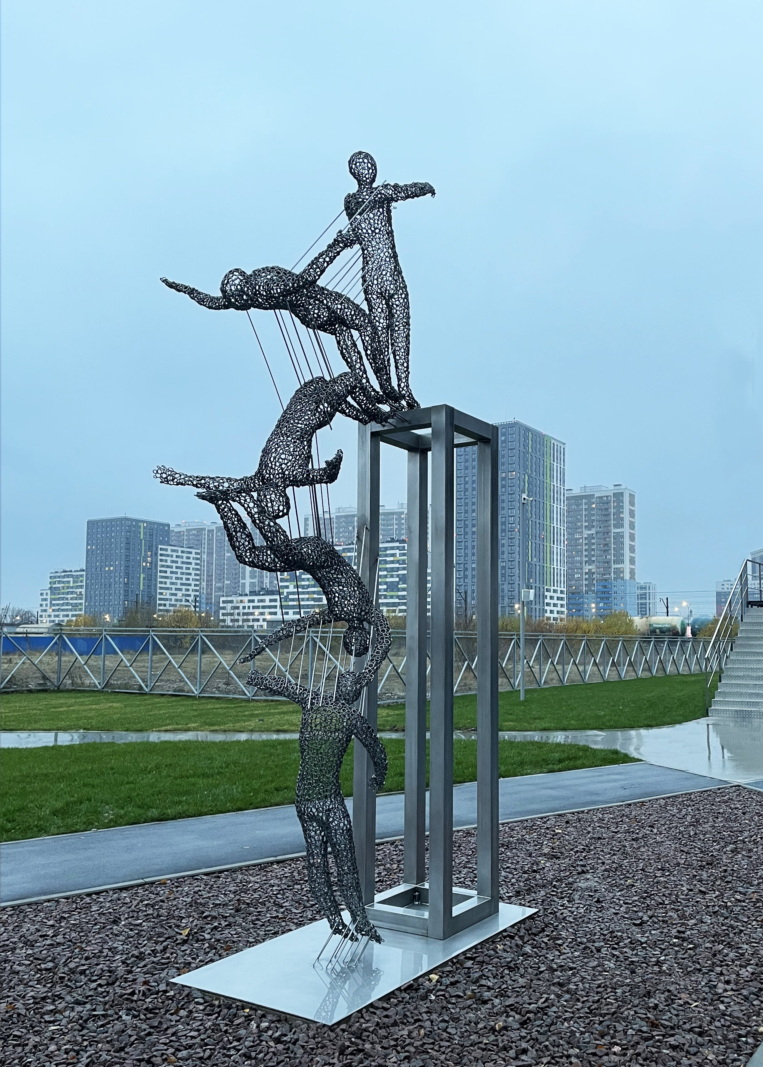 Паркур/Свободное падение /Спб/Малая Балканская 13к2 /2023. Художник — скульптор Антонина Фатхуллина