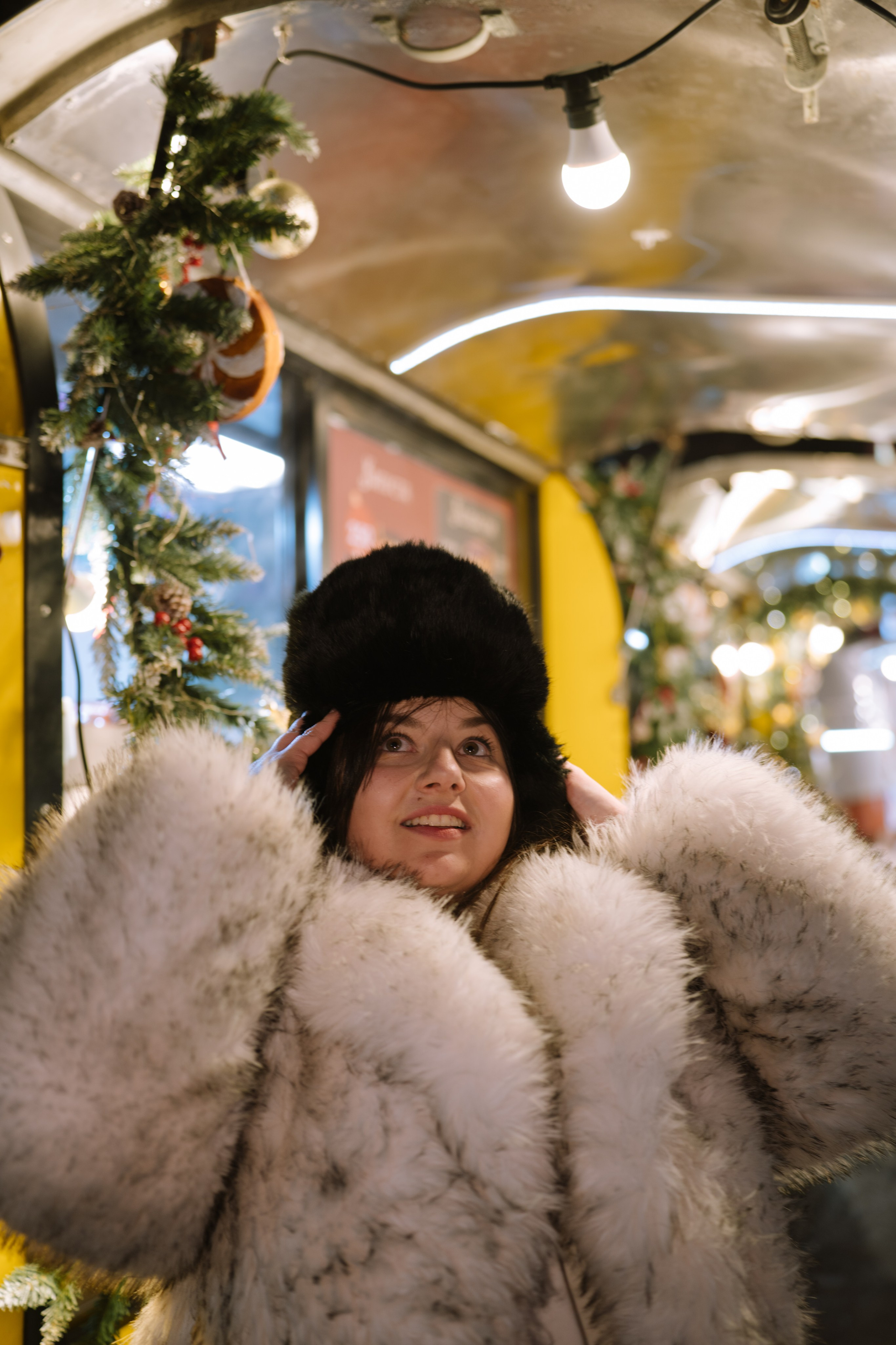 ПРОГУЛКА НА МАНЕЖНОЙ ПЛОЩАДИ ДЛЯ ДЕВУШКИ ПЕРЕД НОВЫМ ГОДОМ (НОВОГОДНЯЯ ФОТОСЕССИИЯ НА МАНЕЖНОЙ ПЛОЩАДИ). Профессиональный фотограф, Санкт-Петербург — Виктория Богомолова