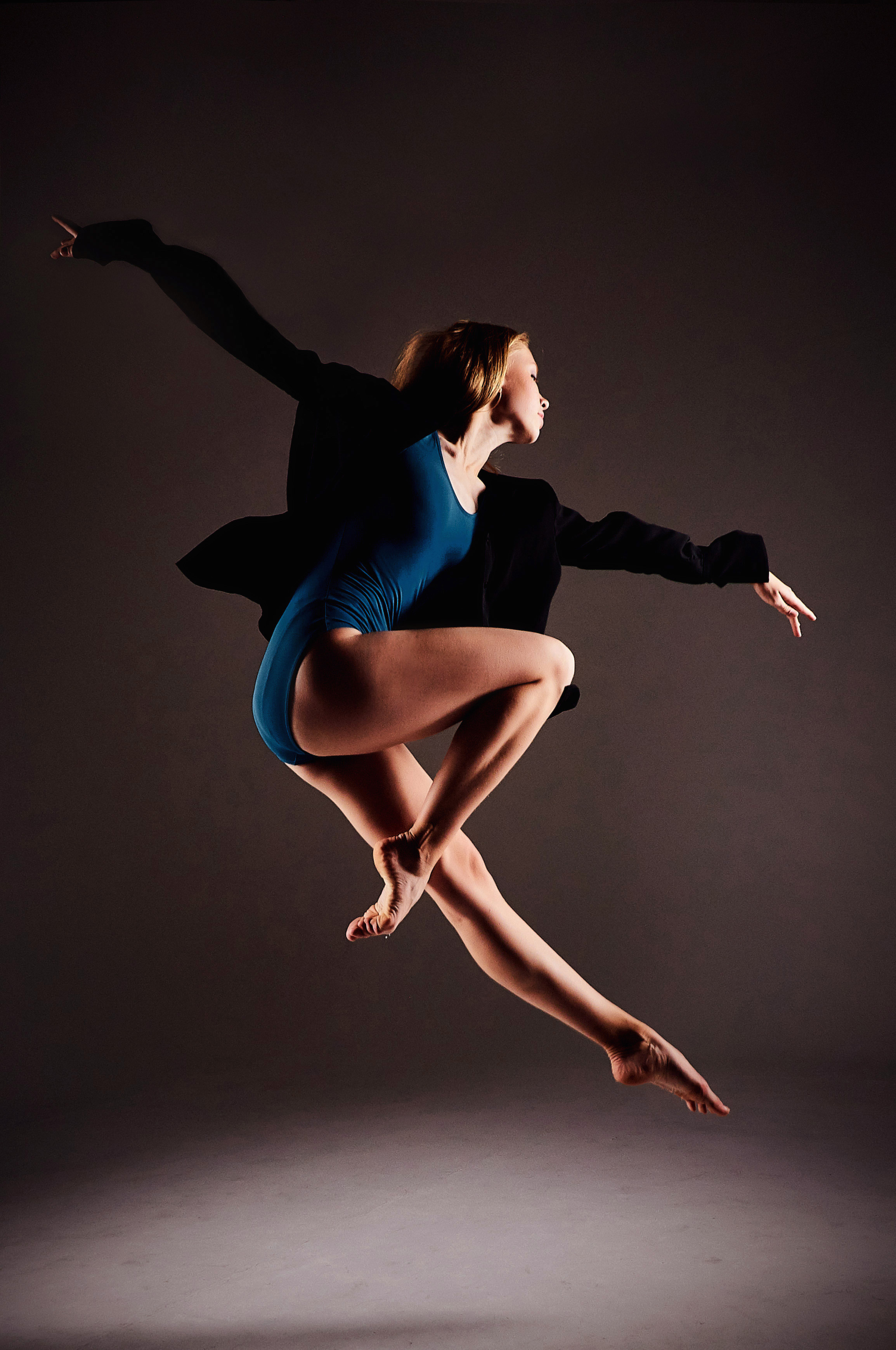 Балерина в прыжке, прыжок балерины