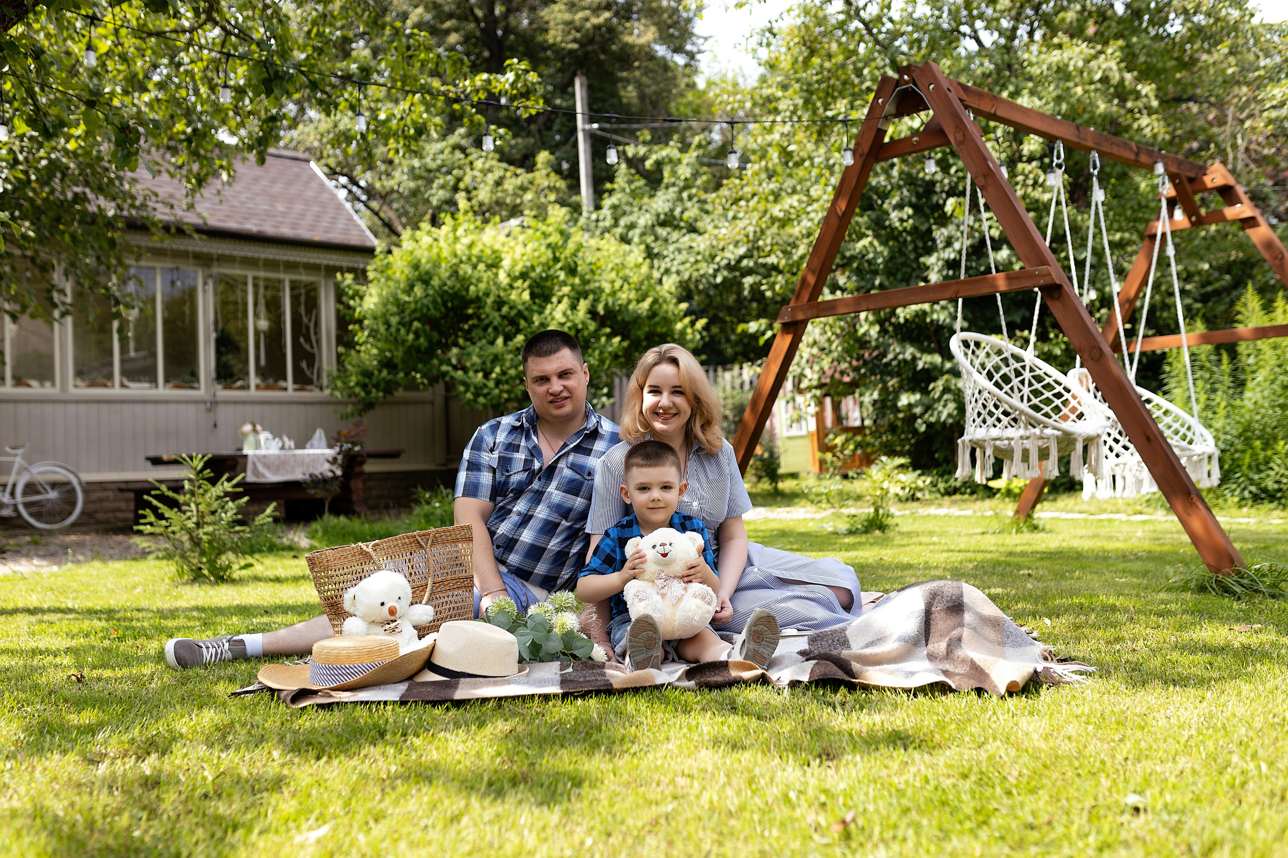 Семейная фотосессия на фотодаче в Купавне. Фотограф в Железнодорожном и Балашихе