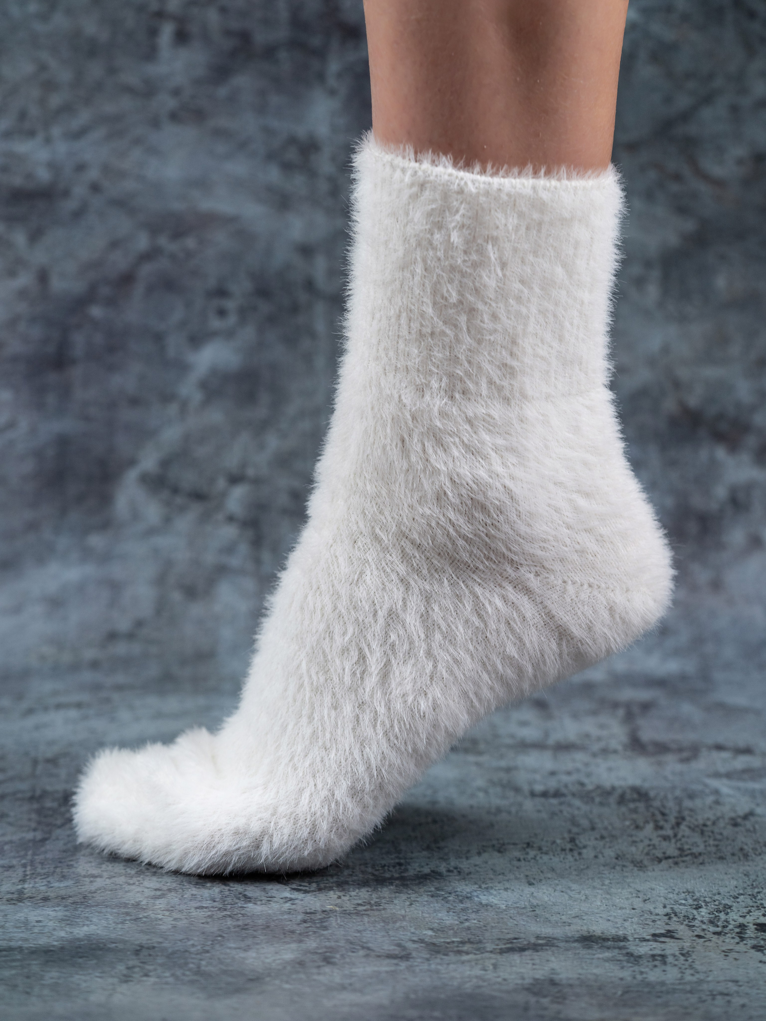 Женские носочки из норки, фотосъемка для маркетплейсов с нанесением инфографики. Олейник Денис — предметный фотограф, фотограф для маркетплейсов в Казани