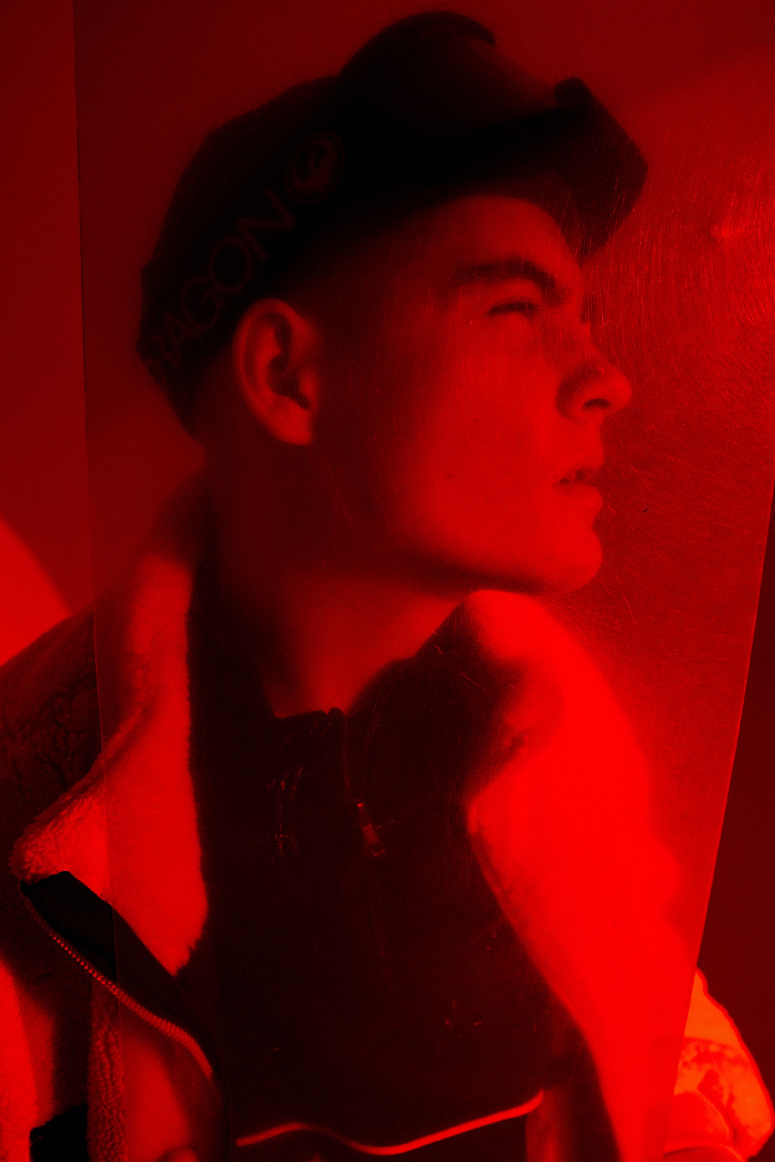 Креативная студийная фотосессия диджея NNK: яркий стиль и эмоции. Дмитрий Мазуркевич: Профессиональный Репортажный Фотограф