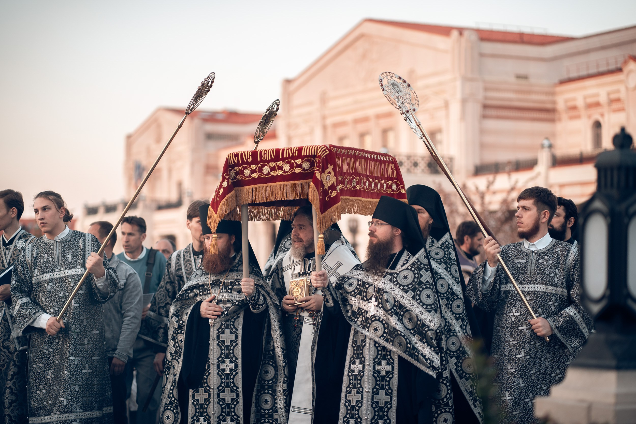 Богослужение Великой пятницы в Херсонесском монастыре Севастополь. Церковный фотограф Севастополь