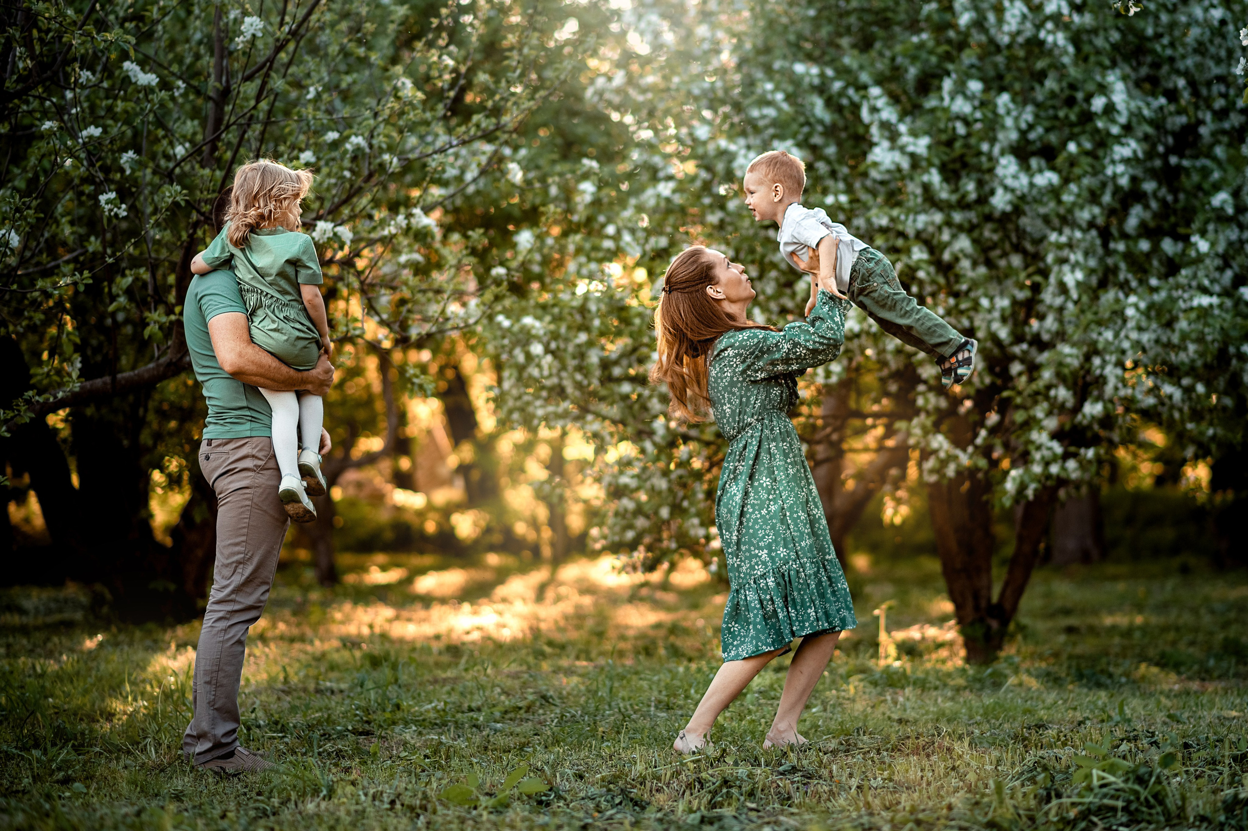 Семейная фотосессия в цветении. Ясная Поляна. Семейный и детский фотограф в Туле Светлана Воронкова