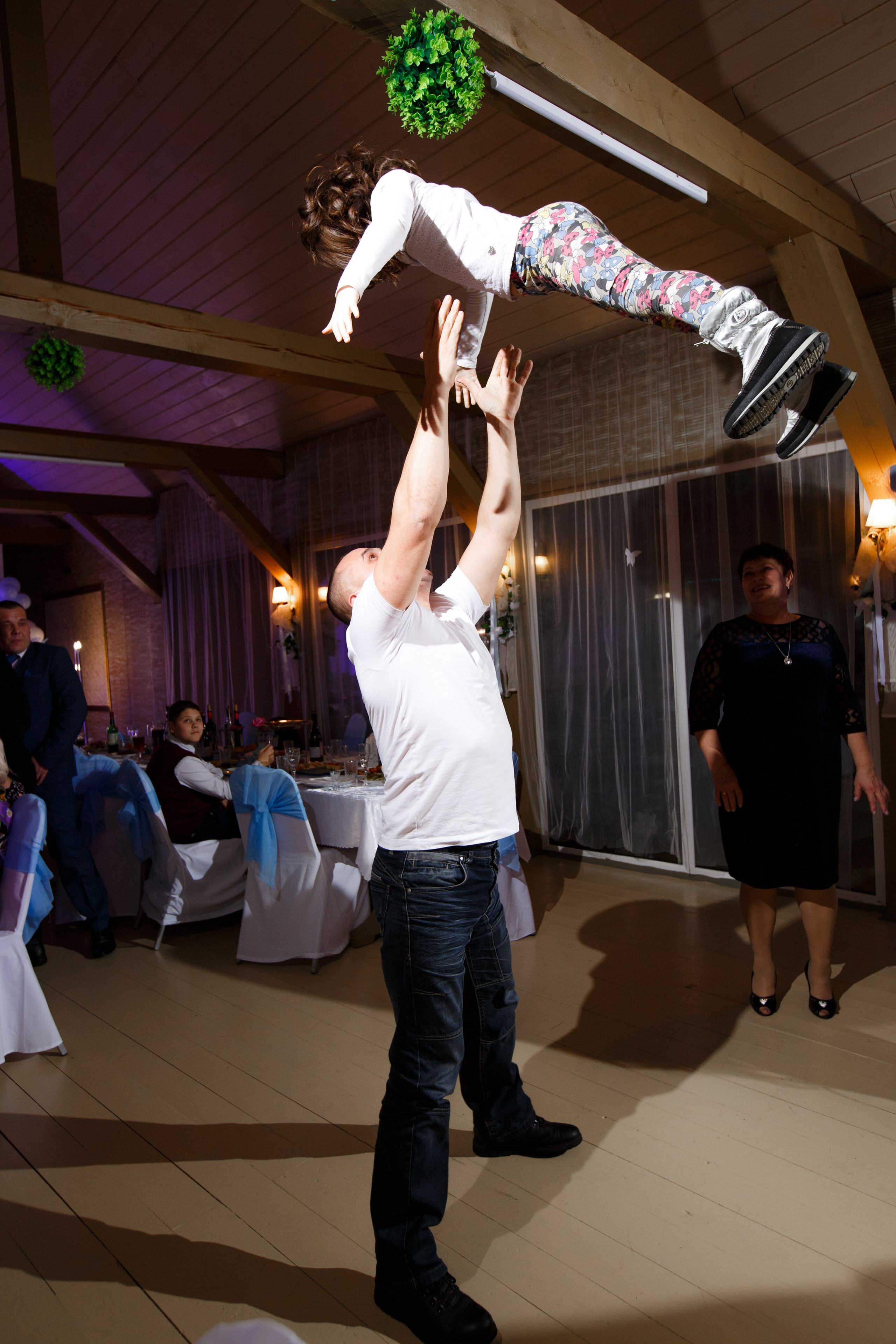 Максим и Виктория. Репортажный Фотограф в Москве Юра Гушан