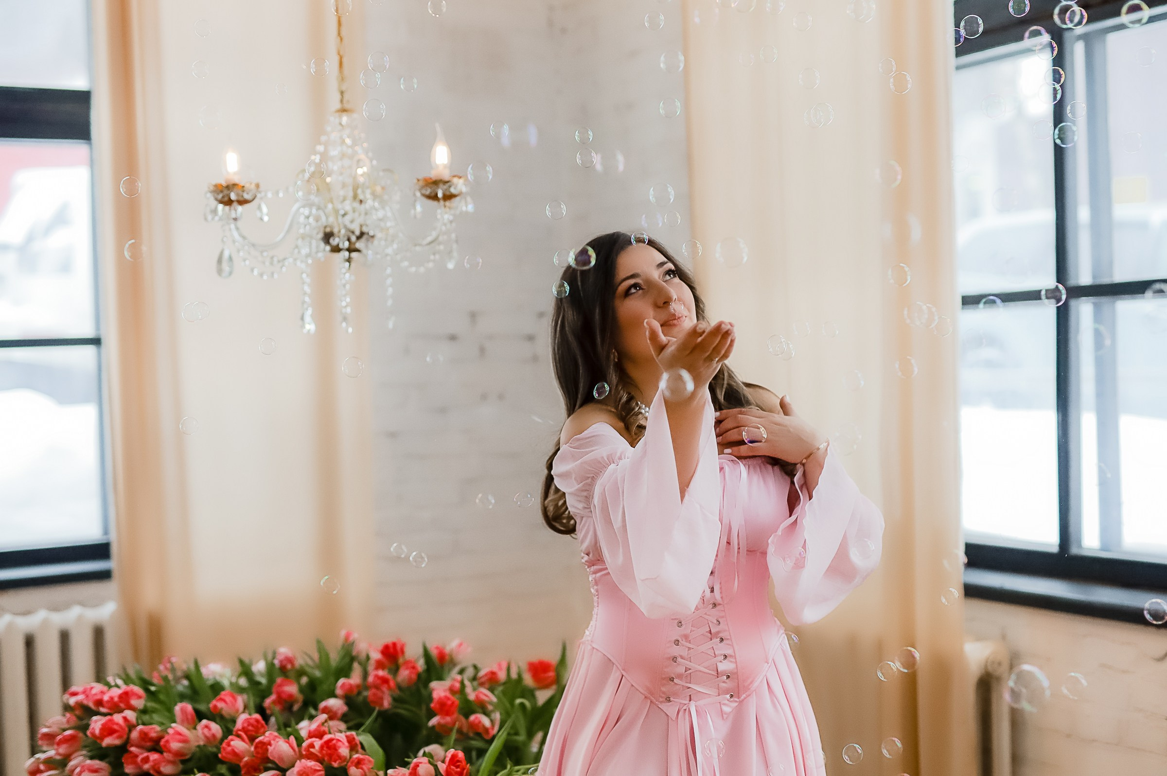 ЛОЛИТА В СТУДИИ С ВАННОЙ И ТЮЛЬПАНАМИ. Фотограф в Москве Ольга Колесникова