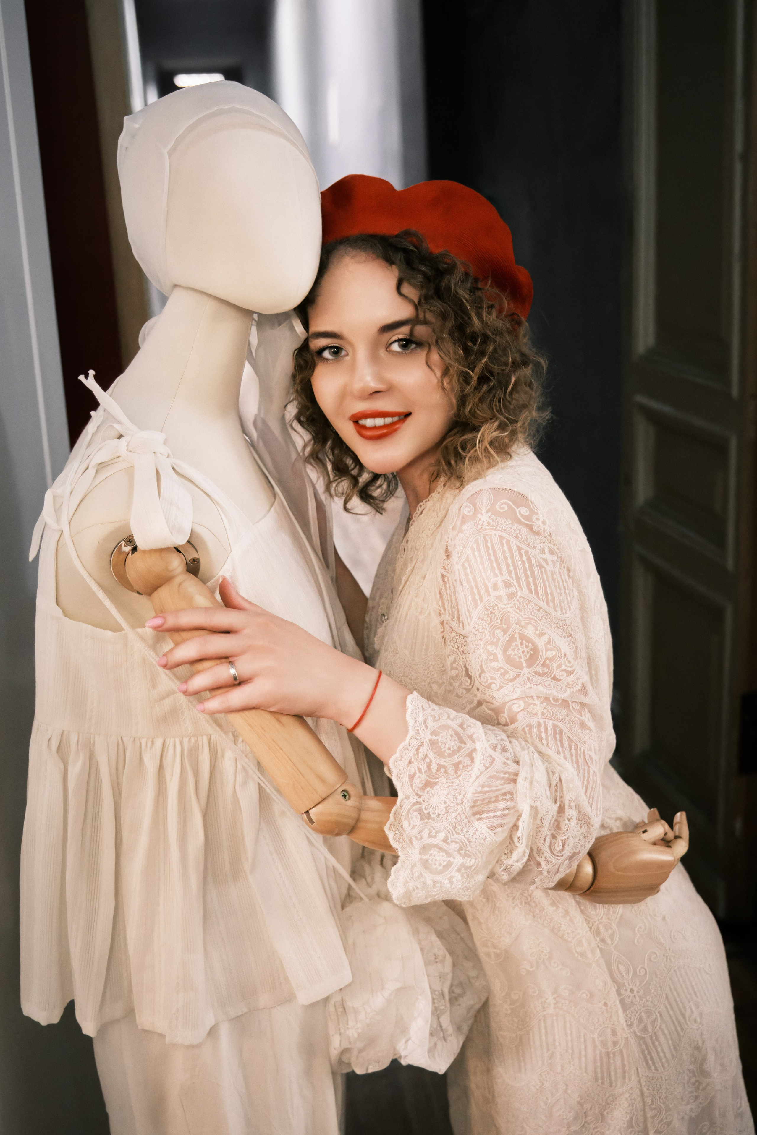 Фотосессии в парадных Санкт-Петербурга. Фотограф портретный архитектурный лавстори будуар Санкт-Петербург Виктор Иванов