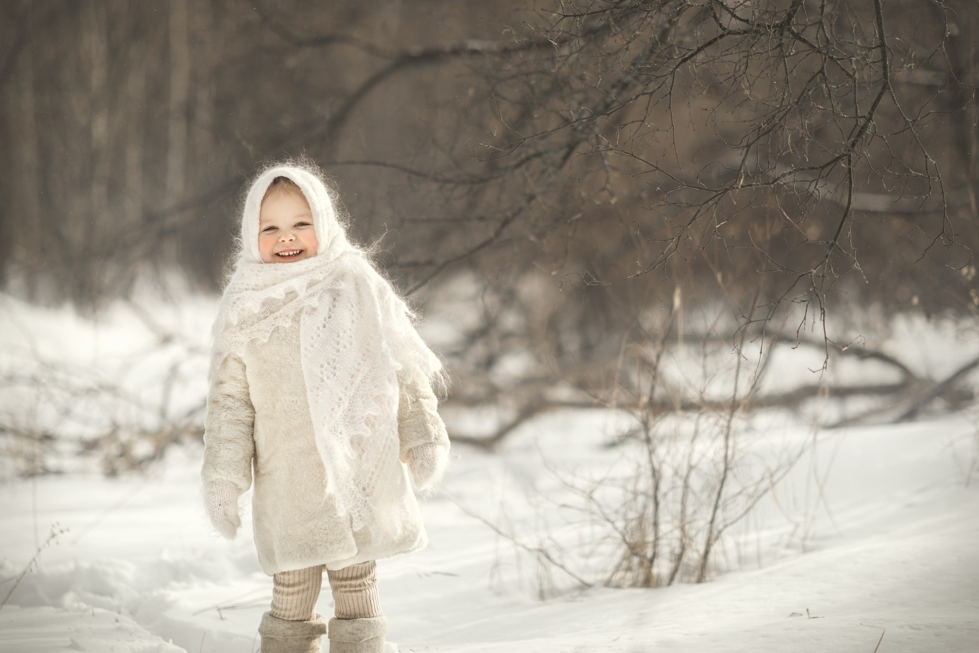 зимняя фотосессия детей на природе, фотосъемка с ретро стиле, русско-народный костюм на фото