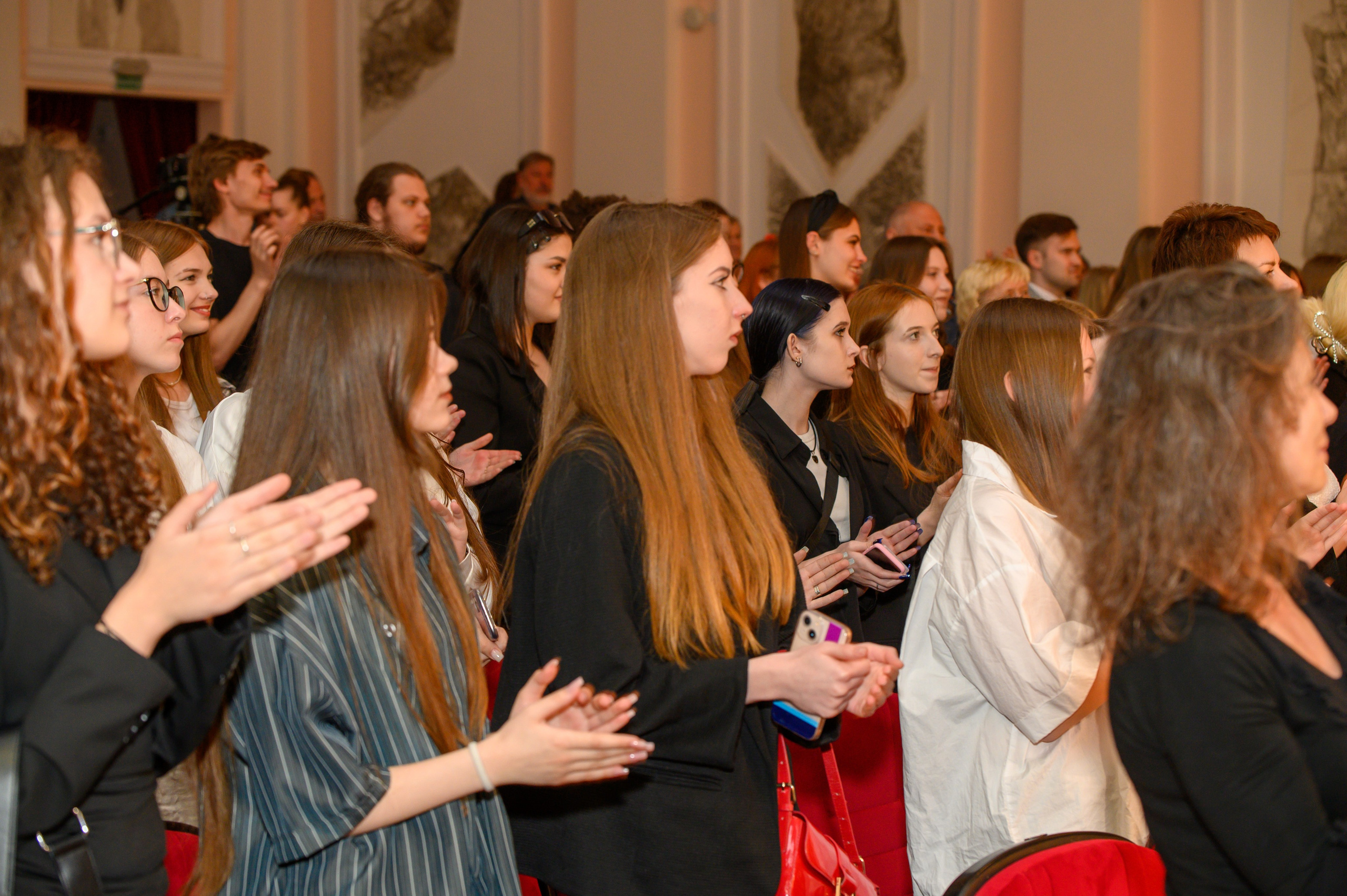 Молодая гвардия. Фотоуслуги, услуги фотографа, фотографирование важных событий