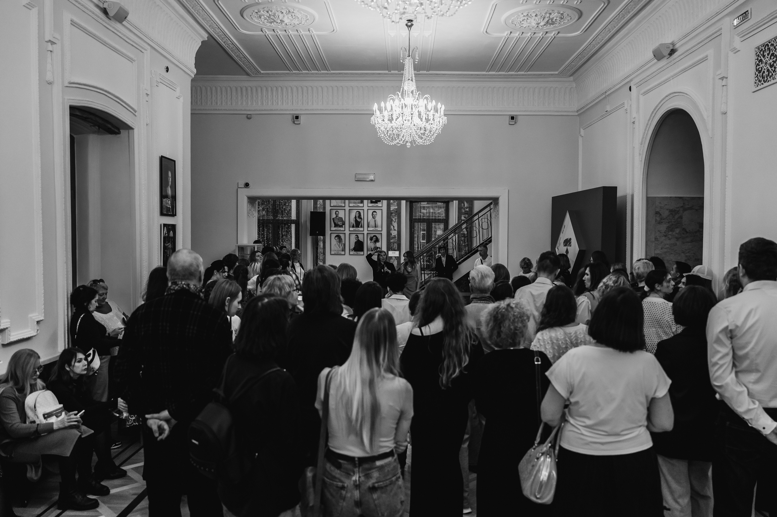 Открытие выставки Кати Васильевой в Молодежном театре. Wedding and family photographer USA