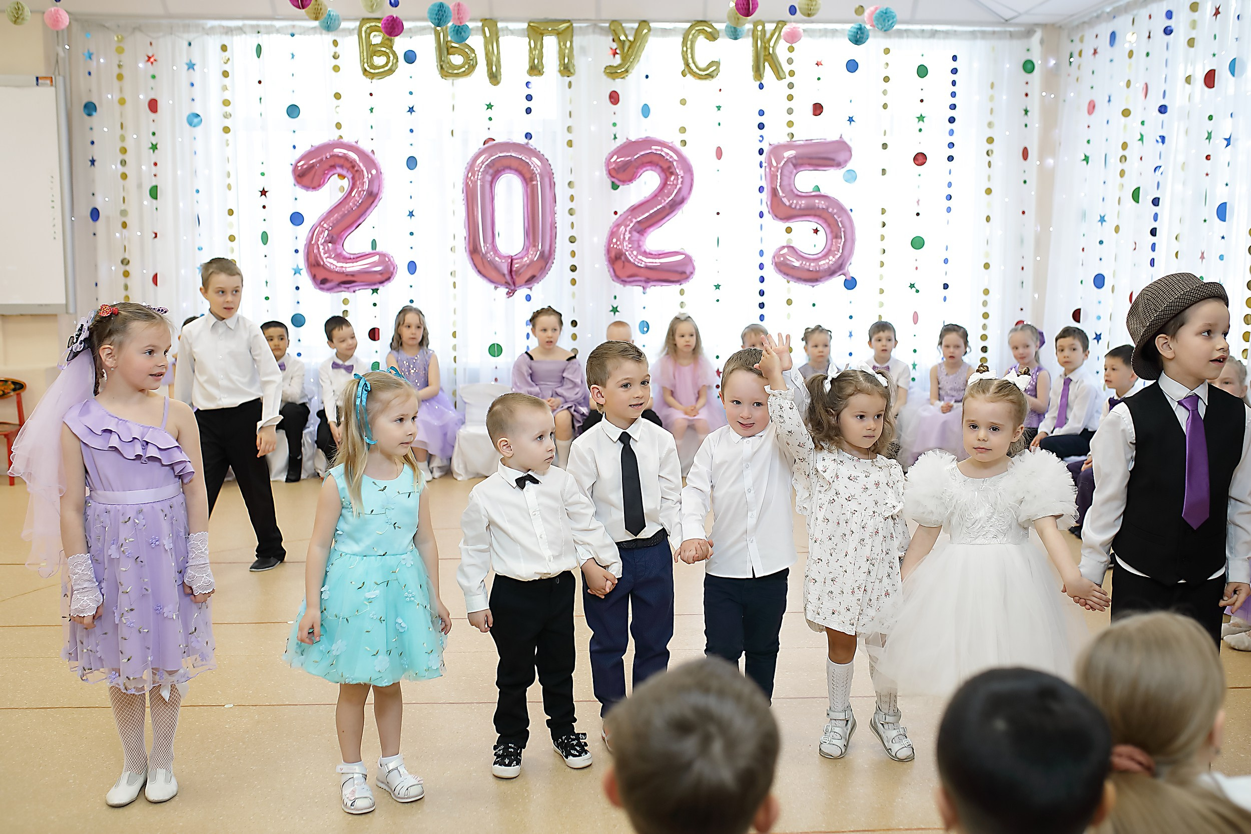 Фотосессия выпускного в детском саду. Свадебный и семейный фотограф и видеограф в Екатеринбурге Полянские Тимур и Анастасия