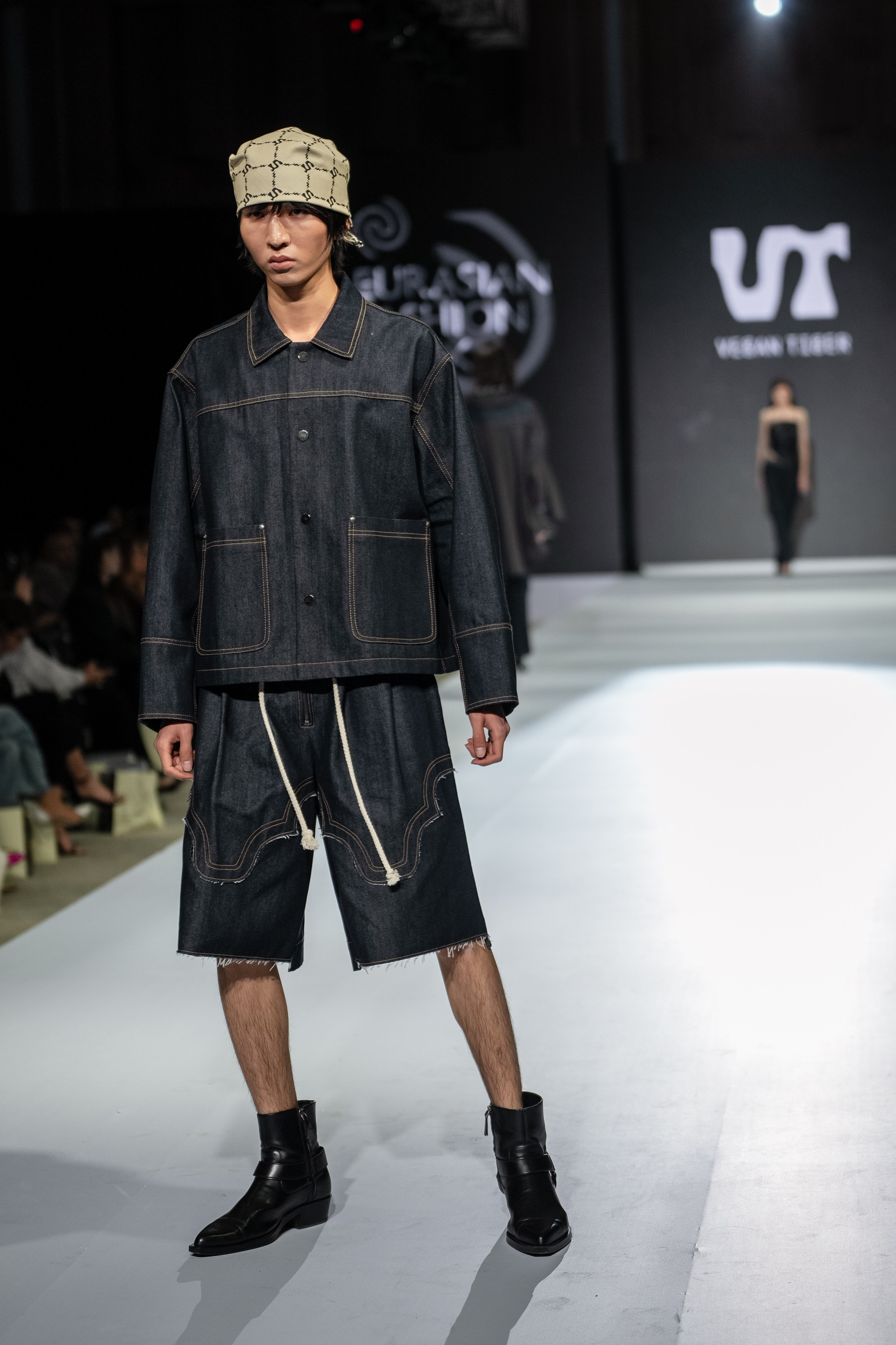 EURASIAN FASHION WEEK Vegan Tiger. Сайт Алматинского НЮ АРТ, будуар и фэшн фотографа Дениса Карпенко