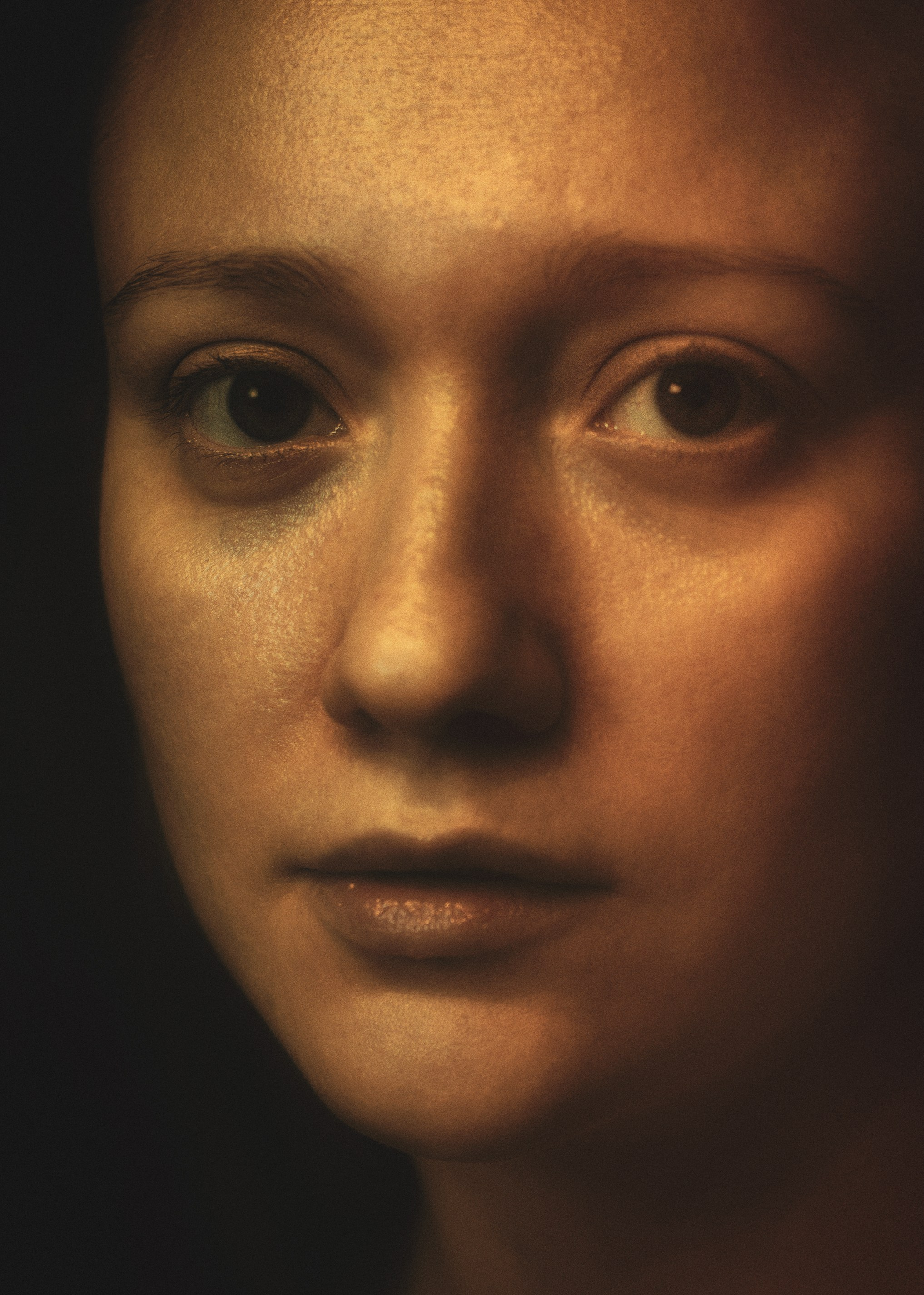 крупный портрет девушки в стиле ренессанса 