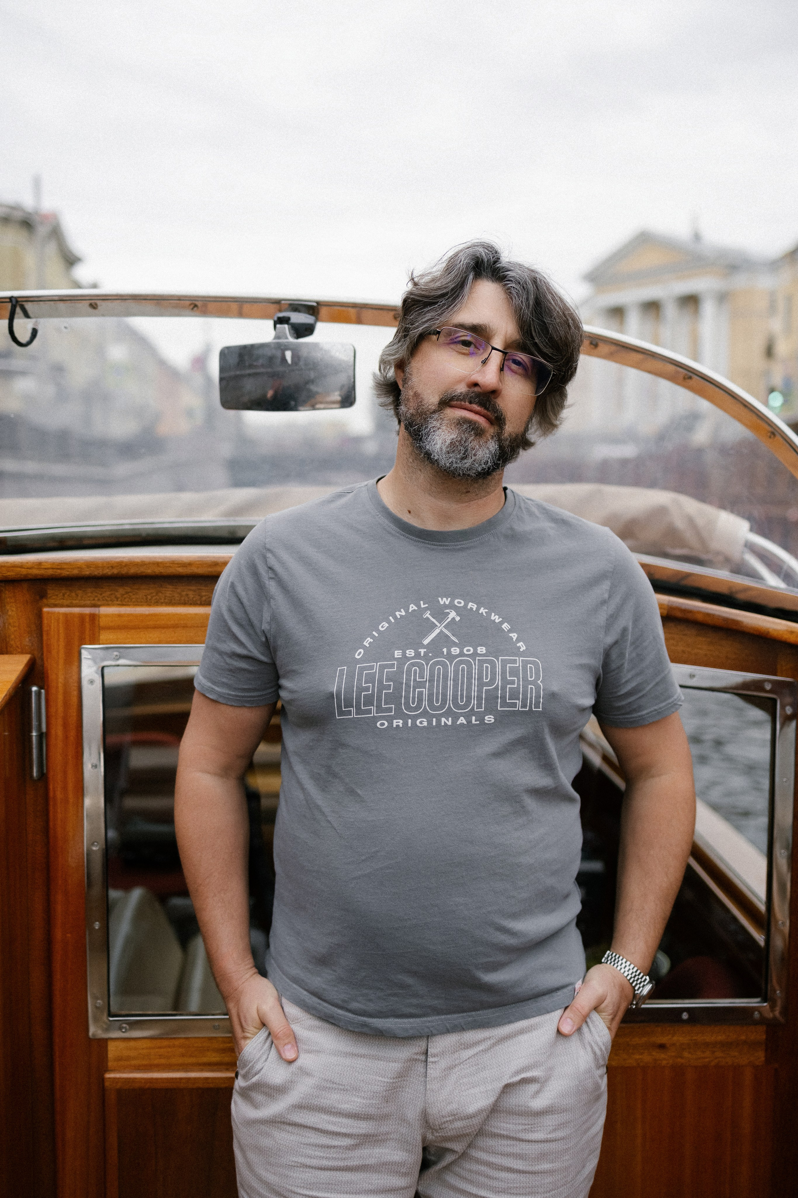 Прогулка на венецианском катере. Свадебный фотограф в Санкт-Петербурге Ксения Кобышева