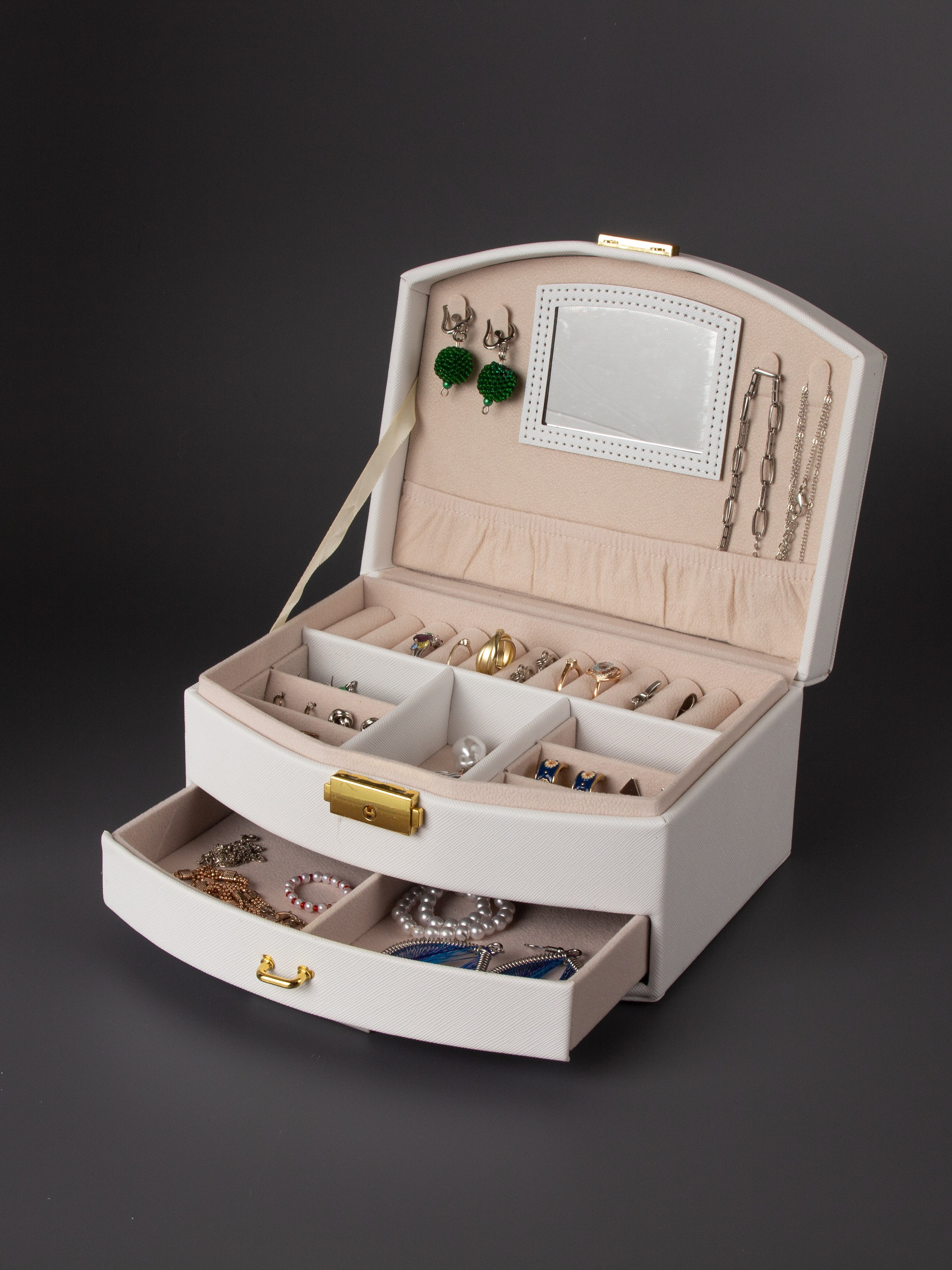 Шкатулка на сером. Александр Стряпунин — предметный фотограф в Улан-Удэ