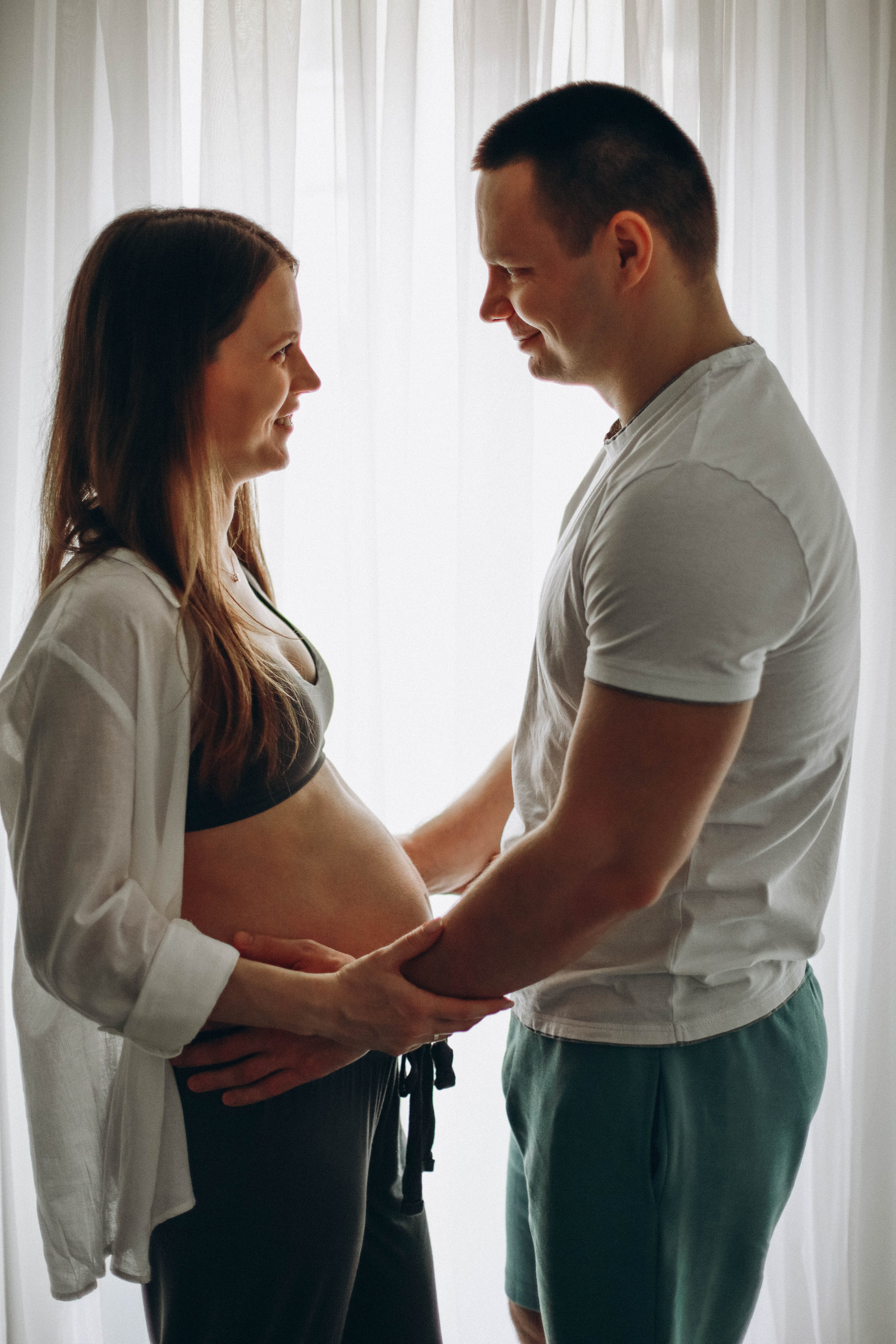Babybauch-Shooting zu Hause. Fotografin in Erlangen, Nürnberg und Umgebung