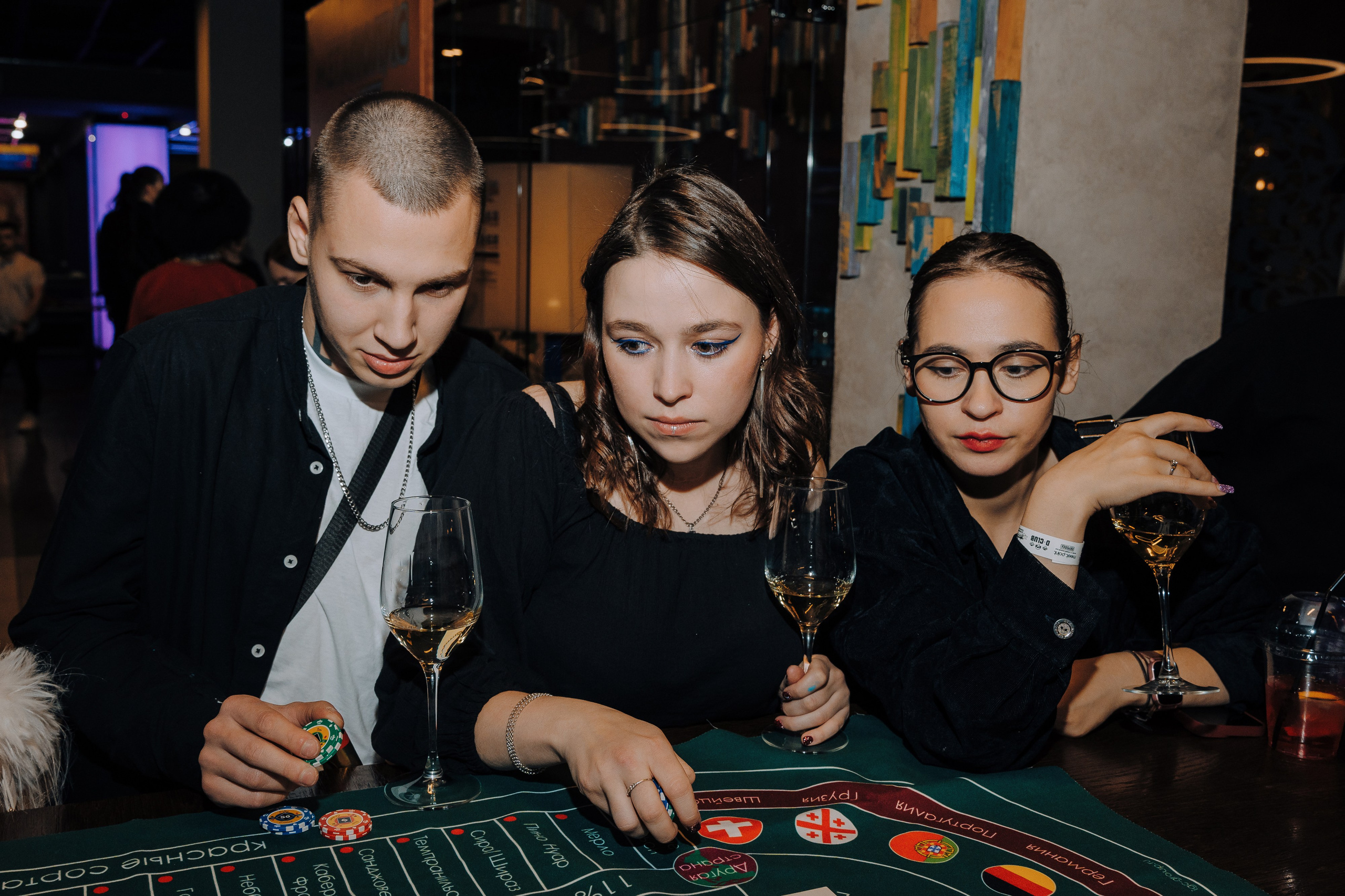 20 ЛЕТ МЕГАПОЛИС ЧЕЛЯБИНСК ХЕДЛАЙНЕР ЕЛКА. Репортажный фотограф Зуев Роман г. Челябинск