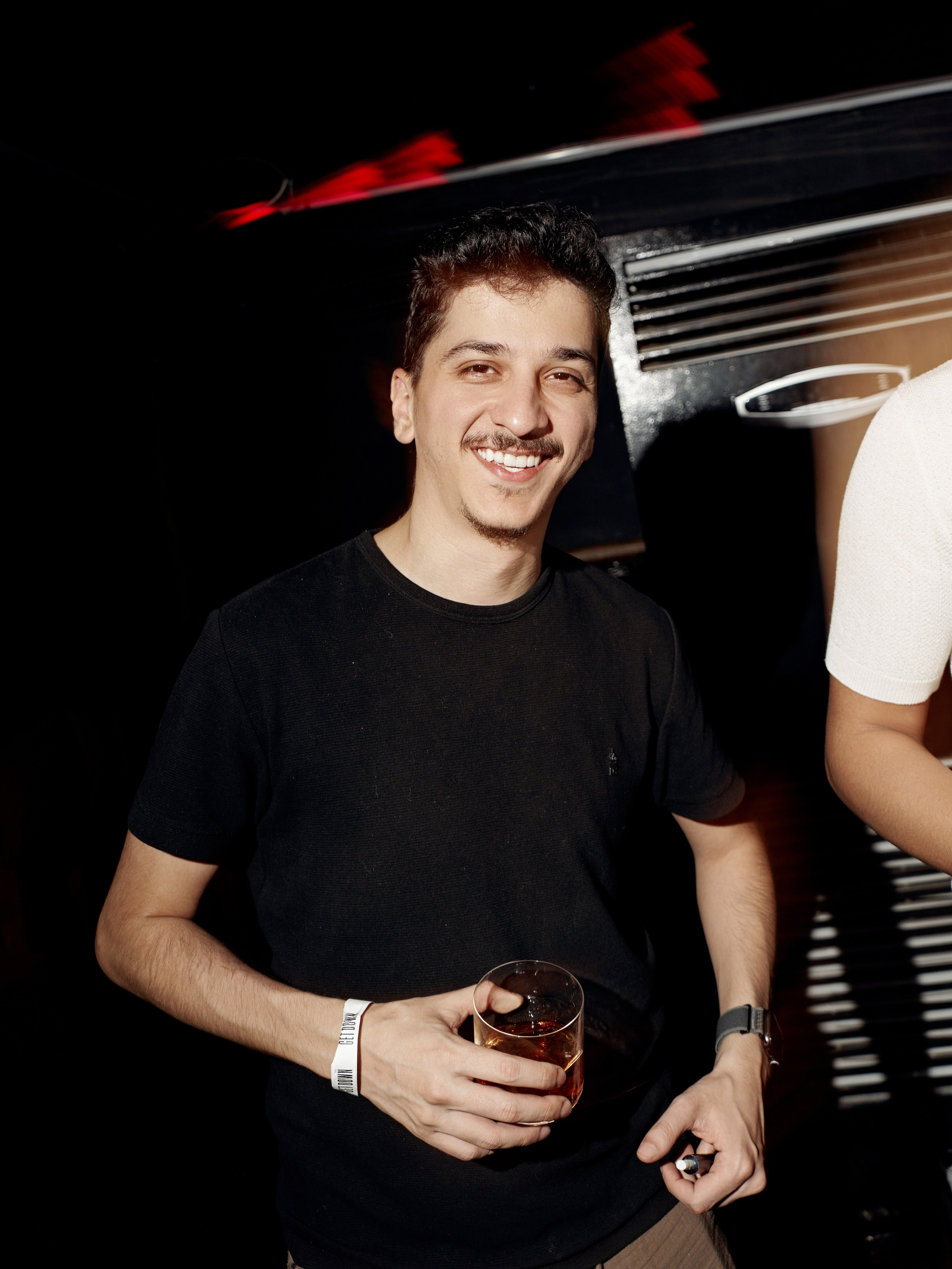 CLUB. NOIZOMAX Художественный фотограф в Дубай