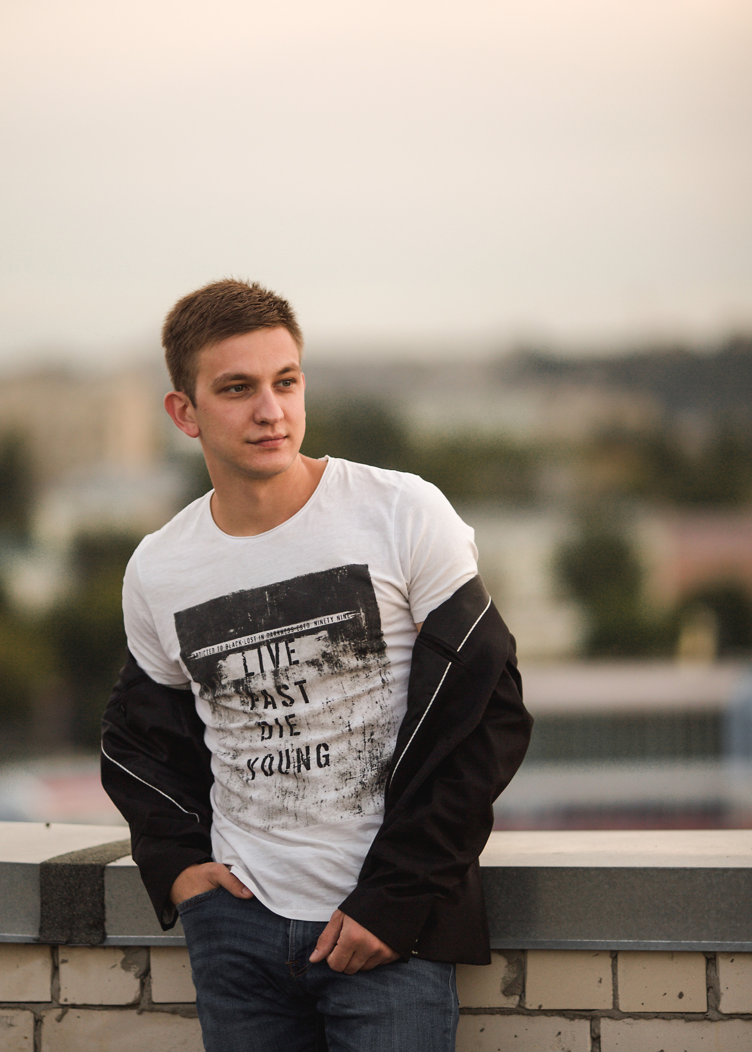 На крыше. мужской портрет. Фотограф Софья Васильковская