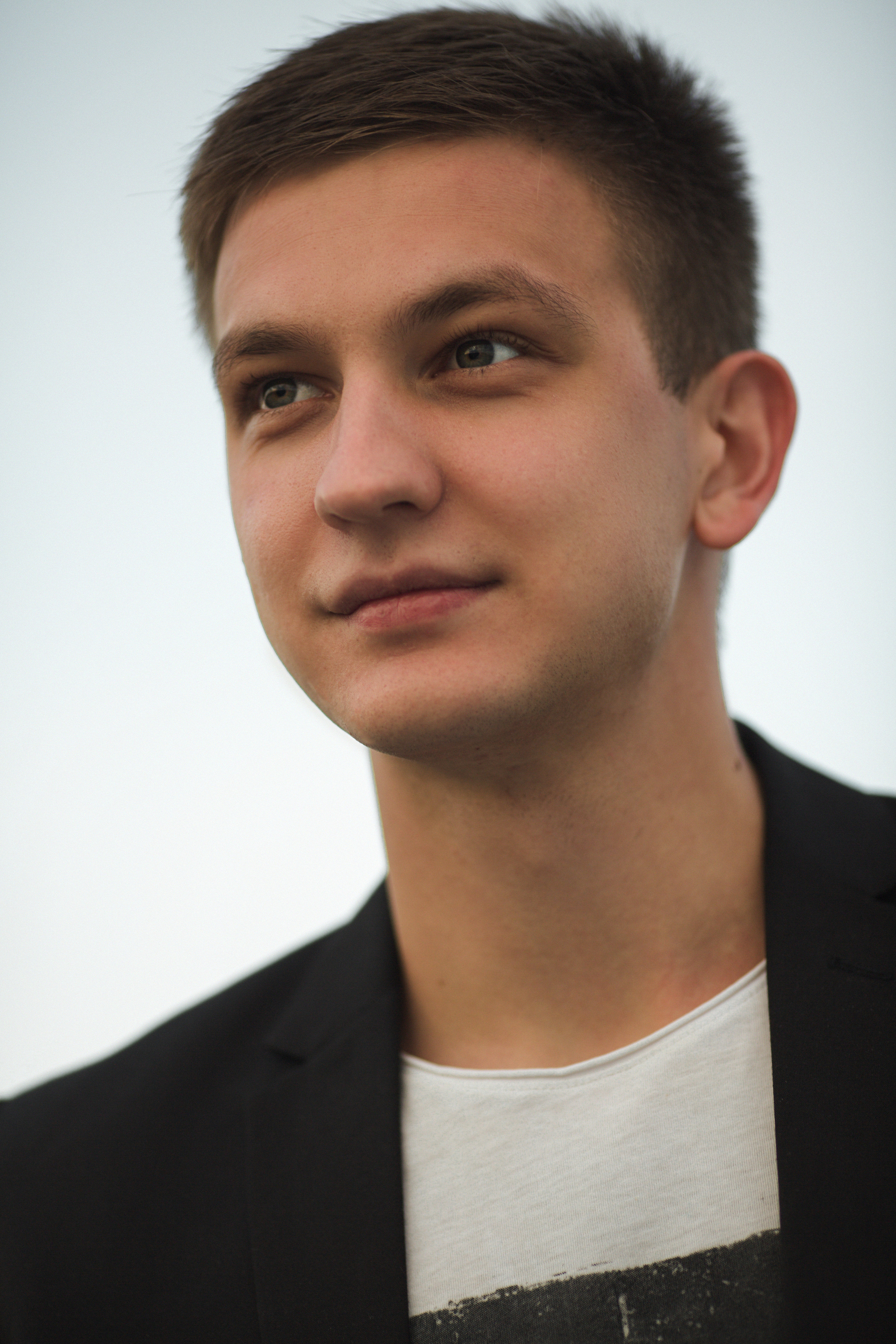 На крыше. мужской портрет. Фотограф Софья Васильковская