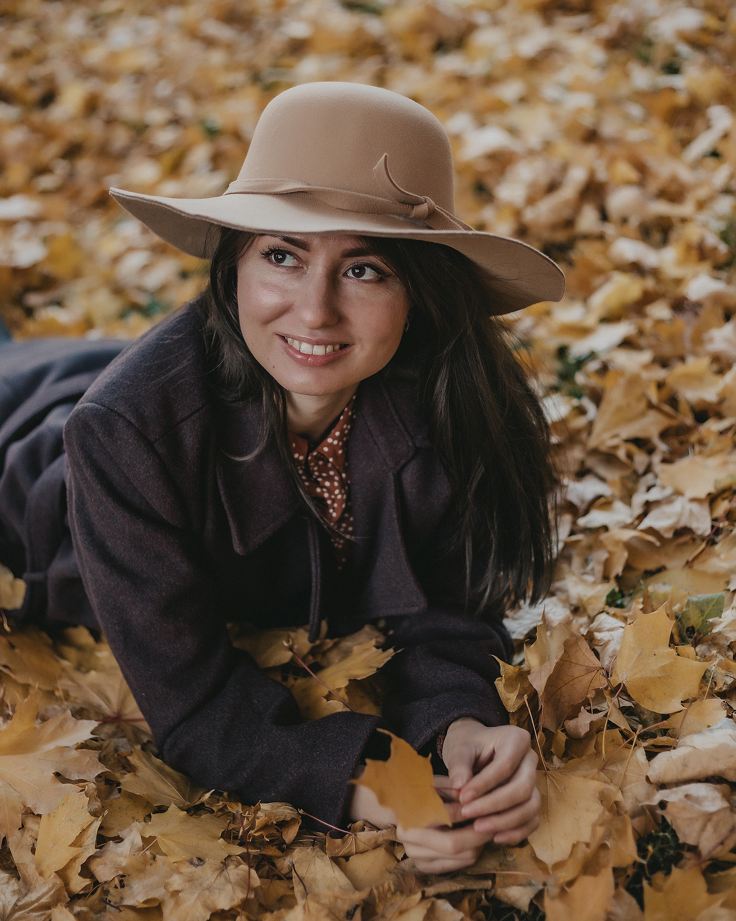 Октябрь. Олечка. Женские портреты осенью в парке. Осенняя фотосессия. Фотограф Софья Васильковская