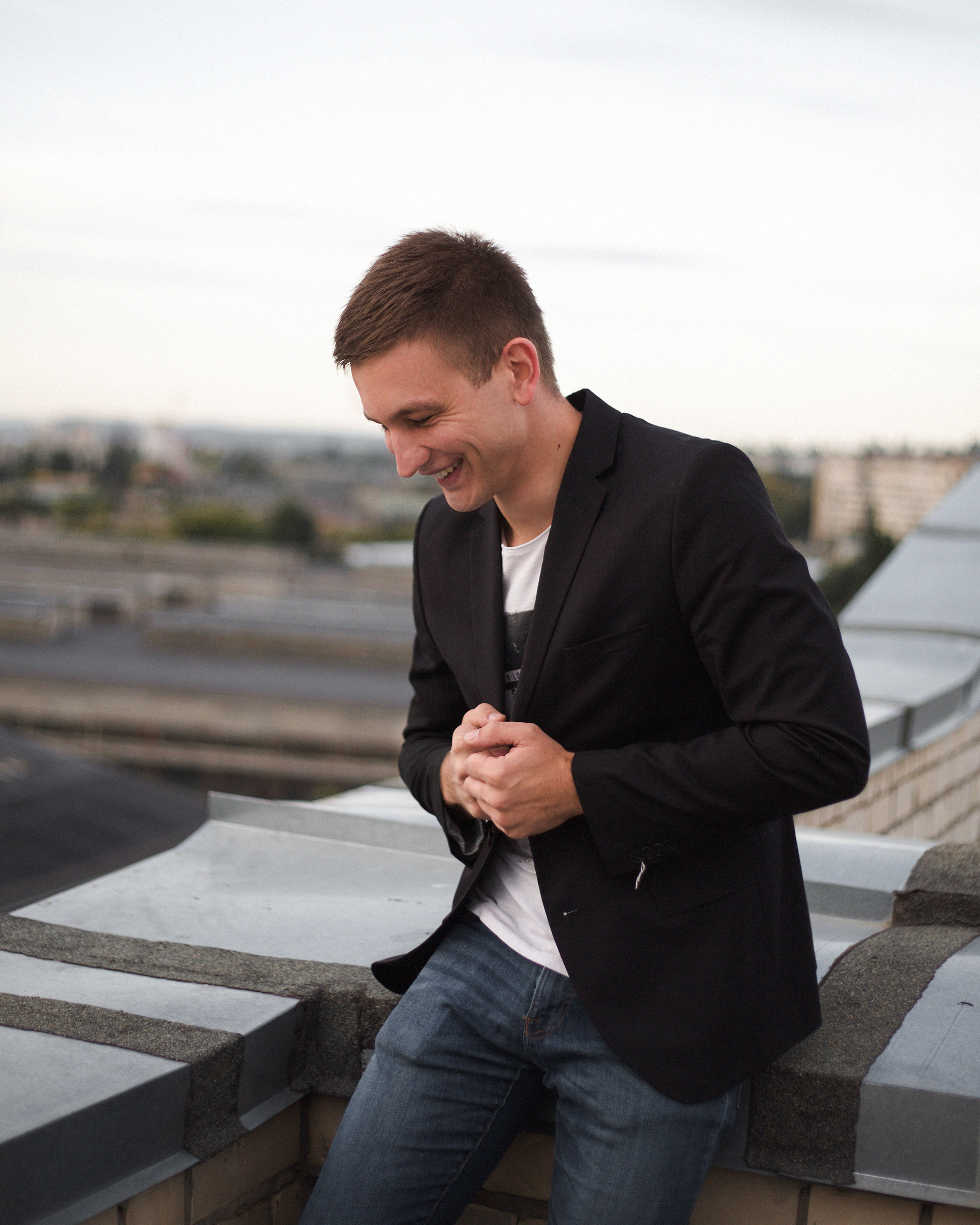 На крыше. мужской портрет. Фотограф Софья Васильковская