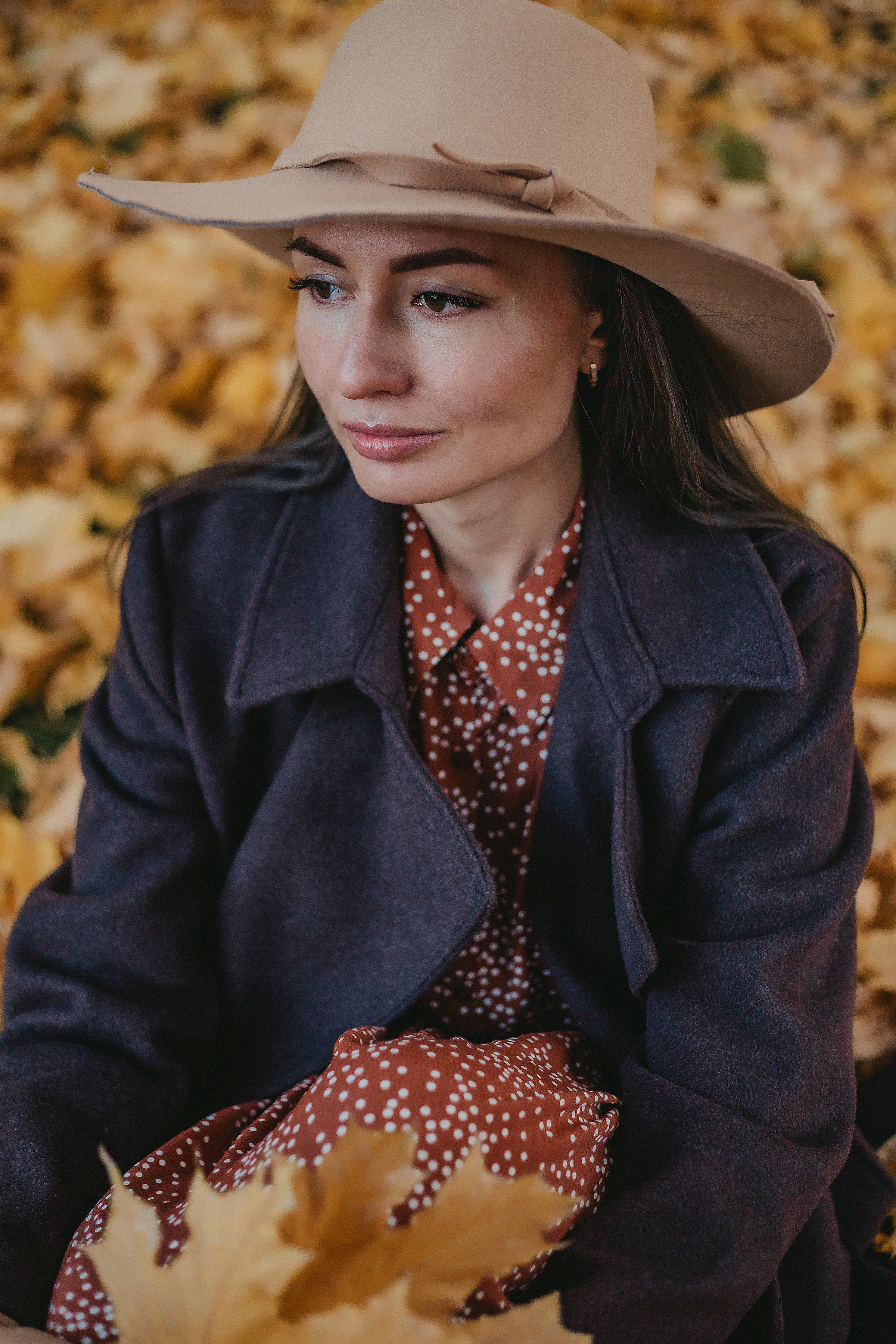 Октябрь. Олечка. Женские портреты осенью в парке. Осенняя фотосессия. Фотограф Софья Васильковская