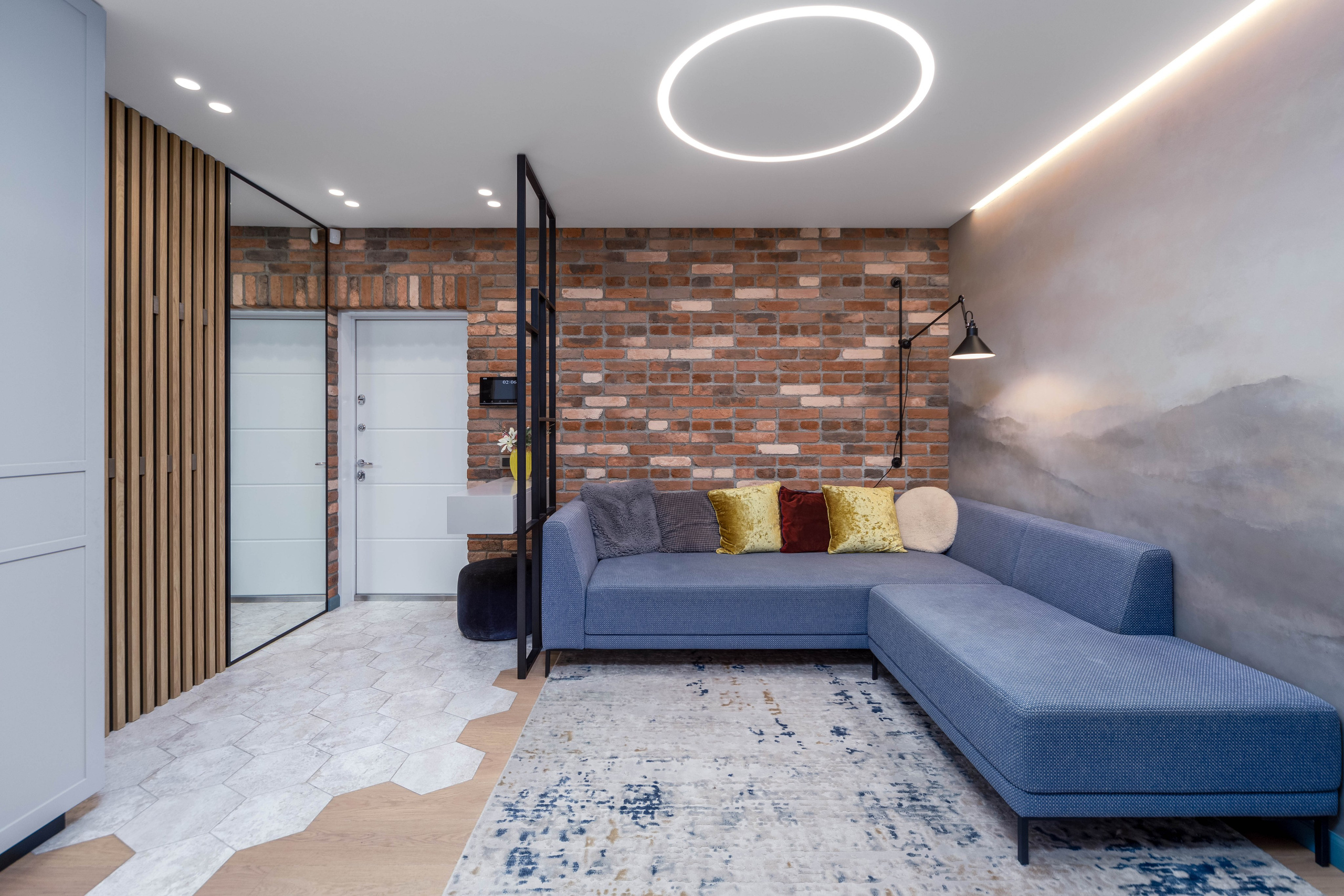 Фото интерьера прихожей в четырехкомнатной квартире