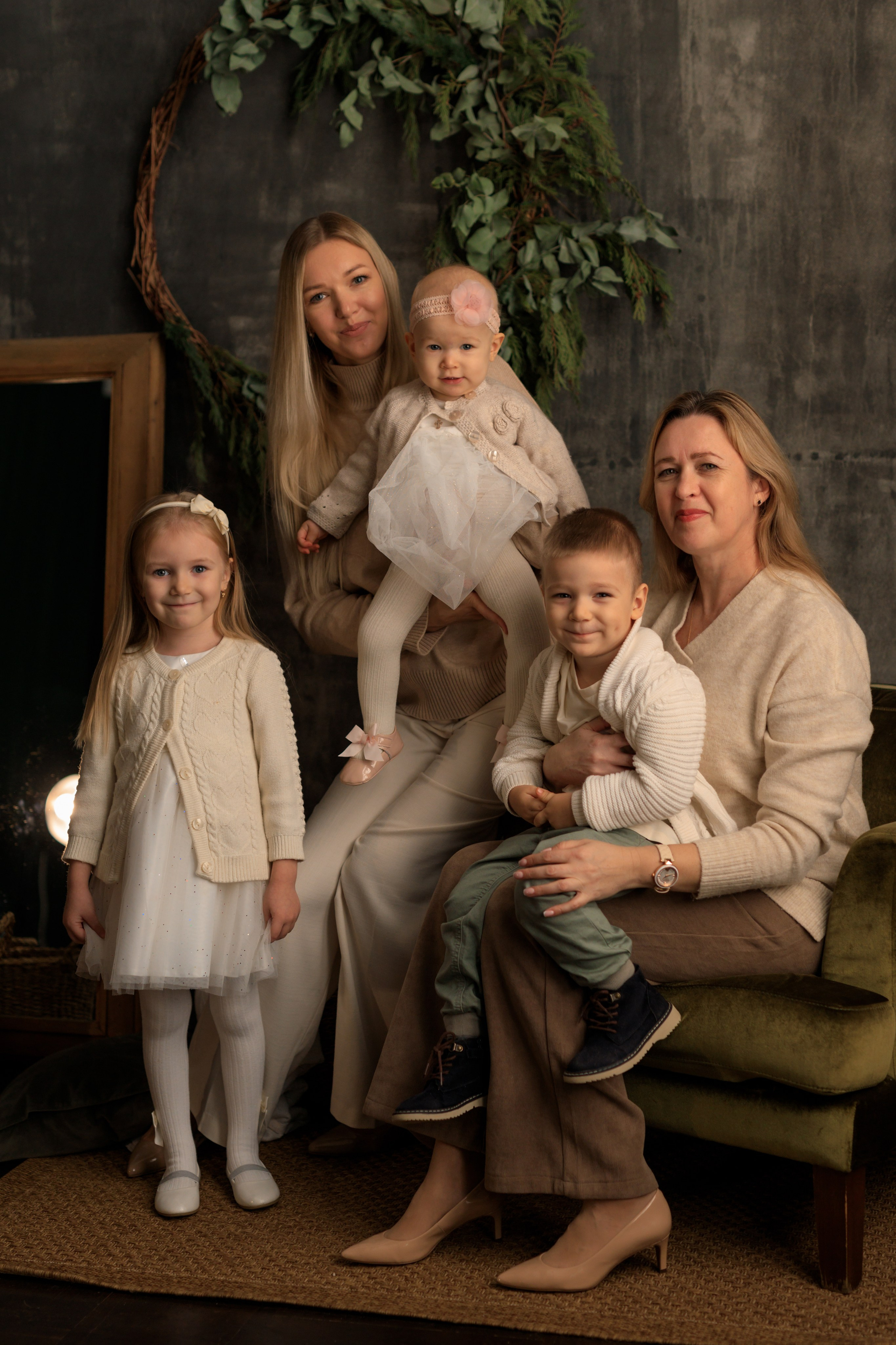 Мама, дети и бабушка. Семейный и детский фотограф в Краснодаре Элона Литвинова