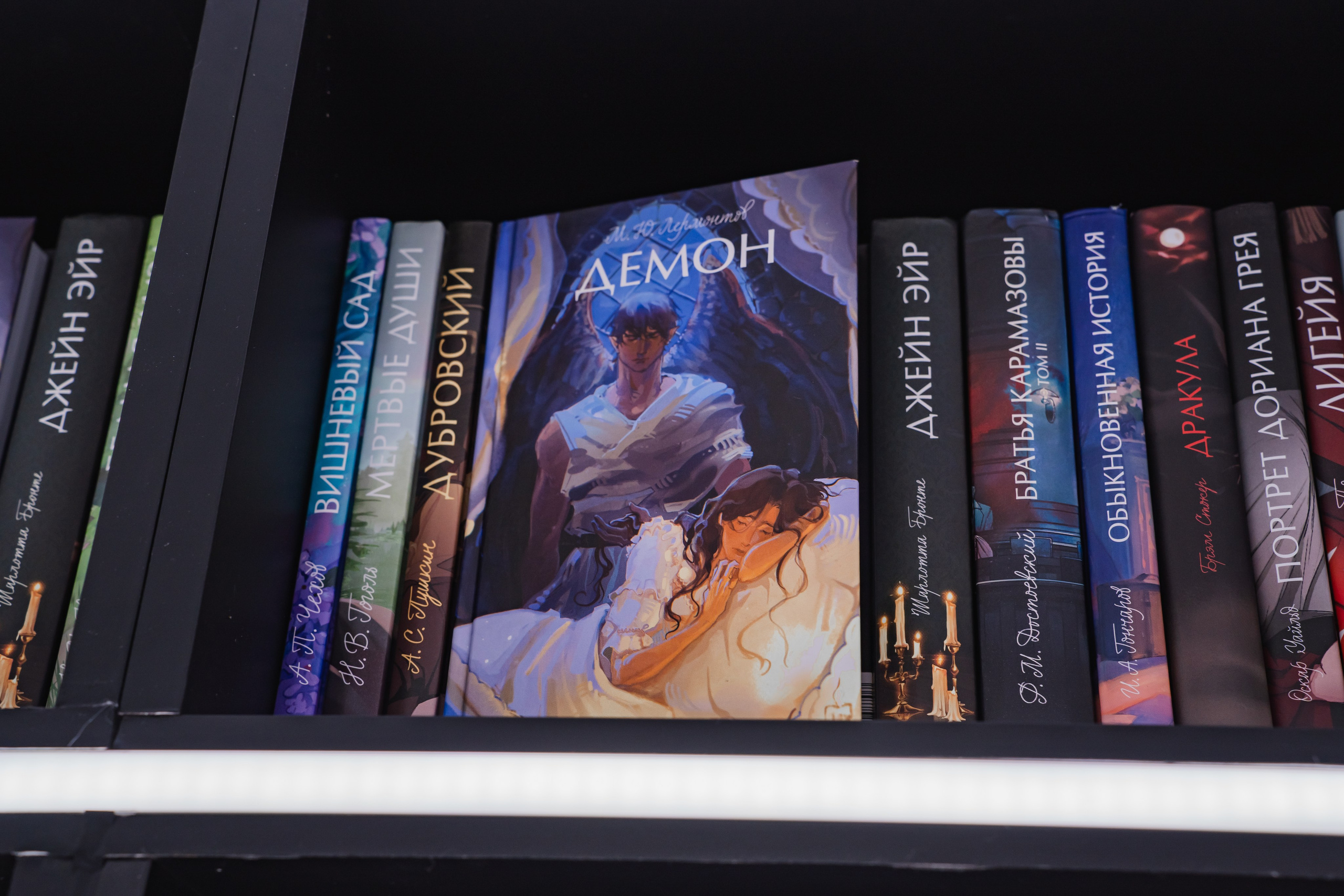 МИФ Non/fictio№ 2025 стенды. Репортажный фотограф Анастасия Рубцова