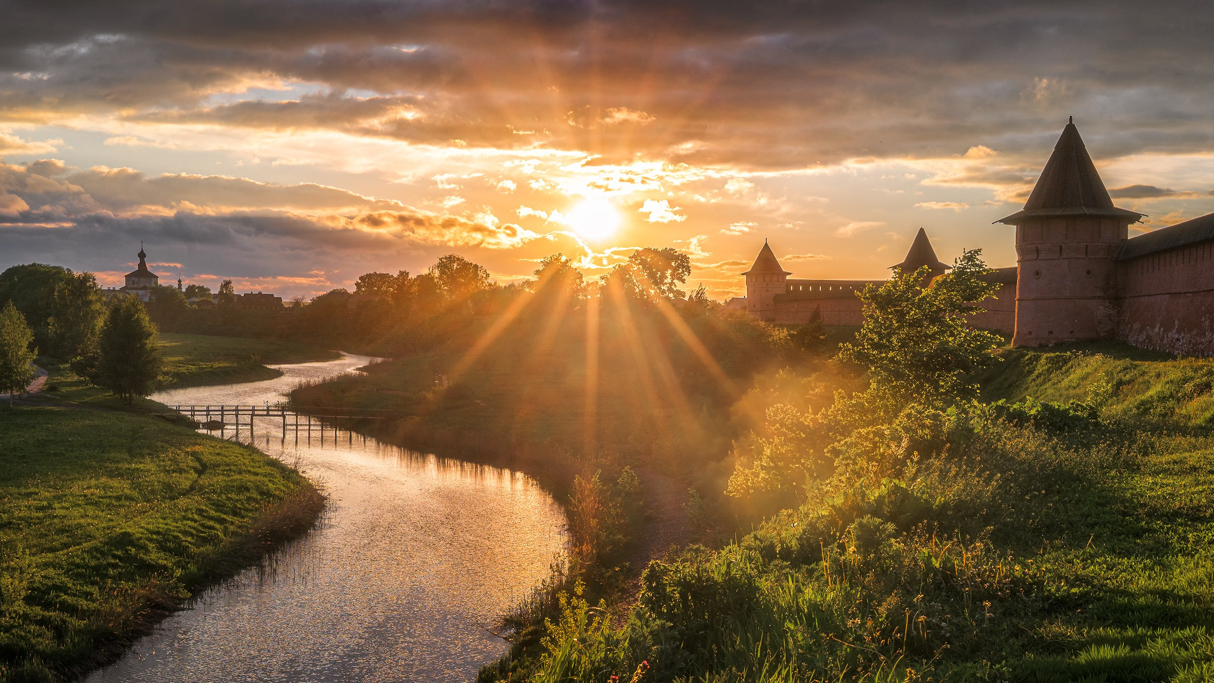 Суздаль в лучах закатного солнца