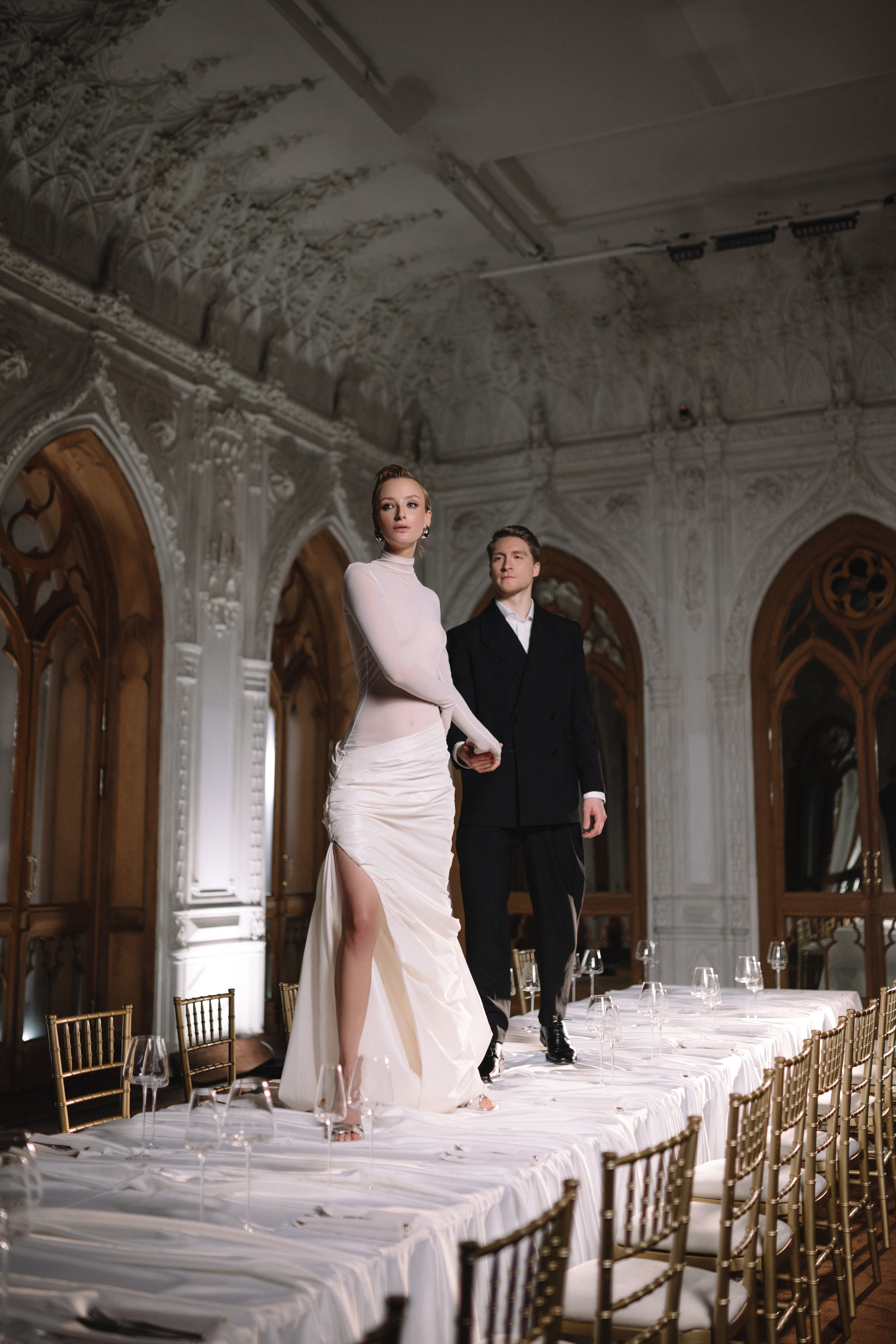 Живописный театр ожил благодаря присутствию яркой и чувственной энергии двух любящих сердец.