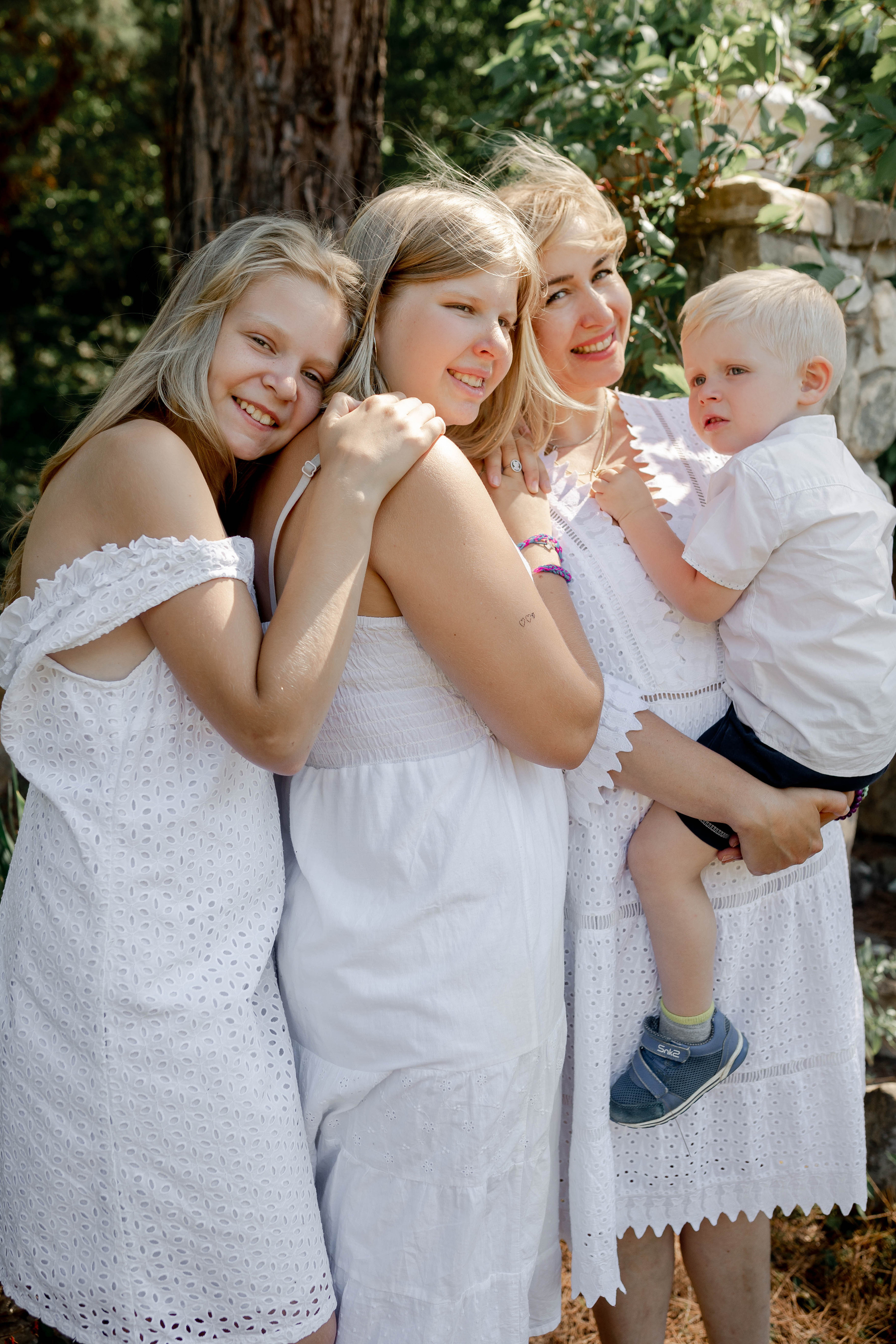 Оксана, Лера, Лиза и Гриша. Фотограф в Геленджике, Архипо-Осиповке, Абрау-Дюрсо, Кринице Виктория
