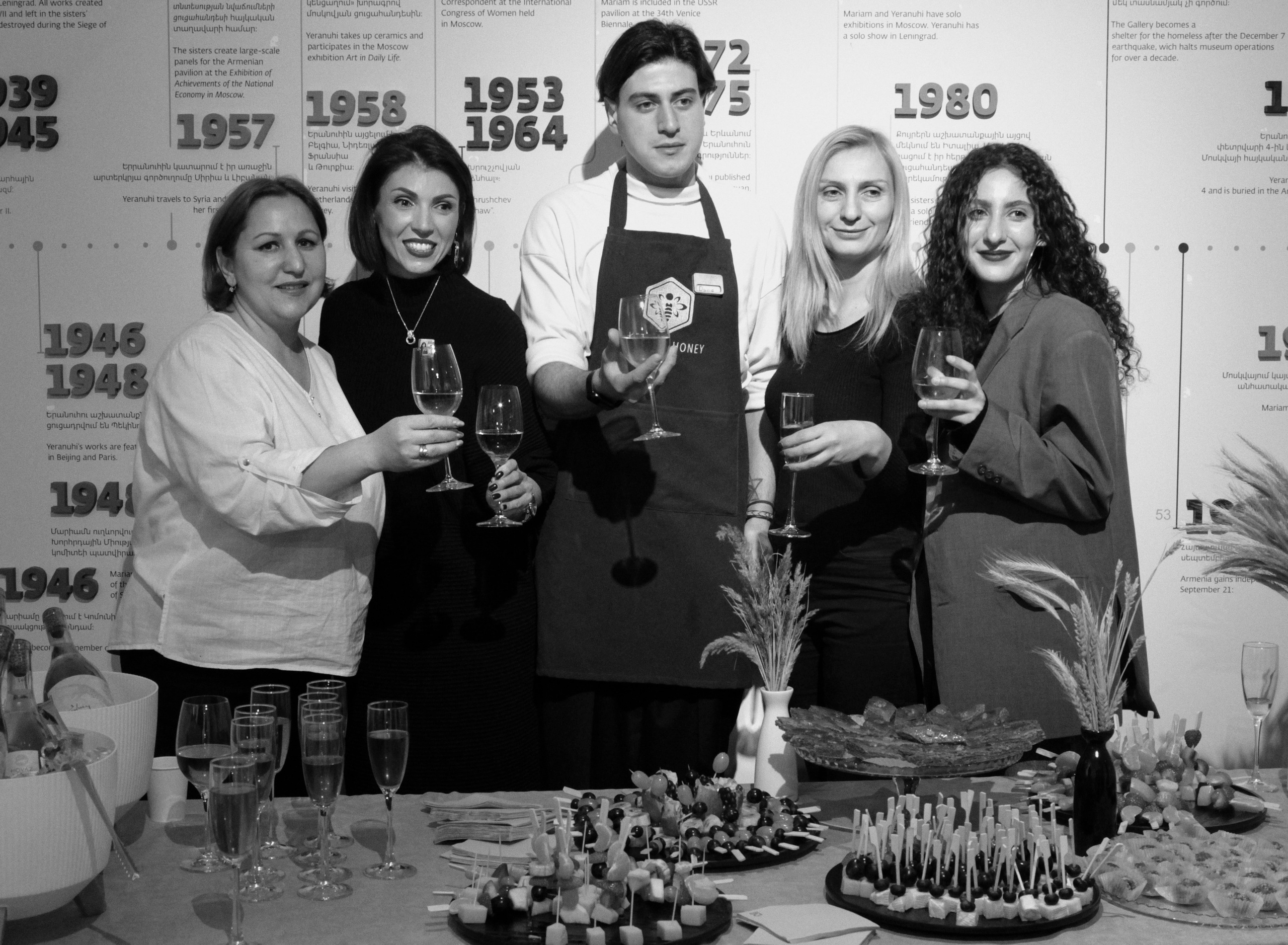 Выставка в г. Гюмри, Армения. Фоторепортаж  Д. Несмелова. Арт-фотограф Ксения Якутович