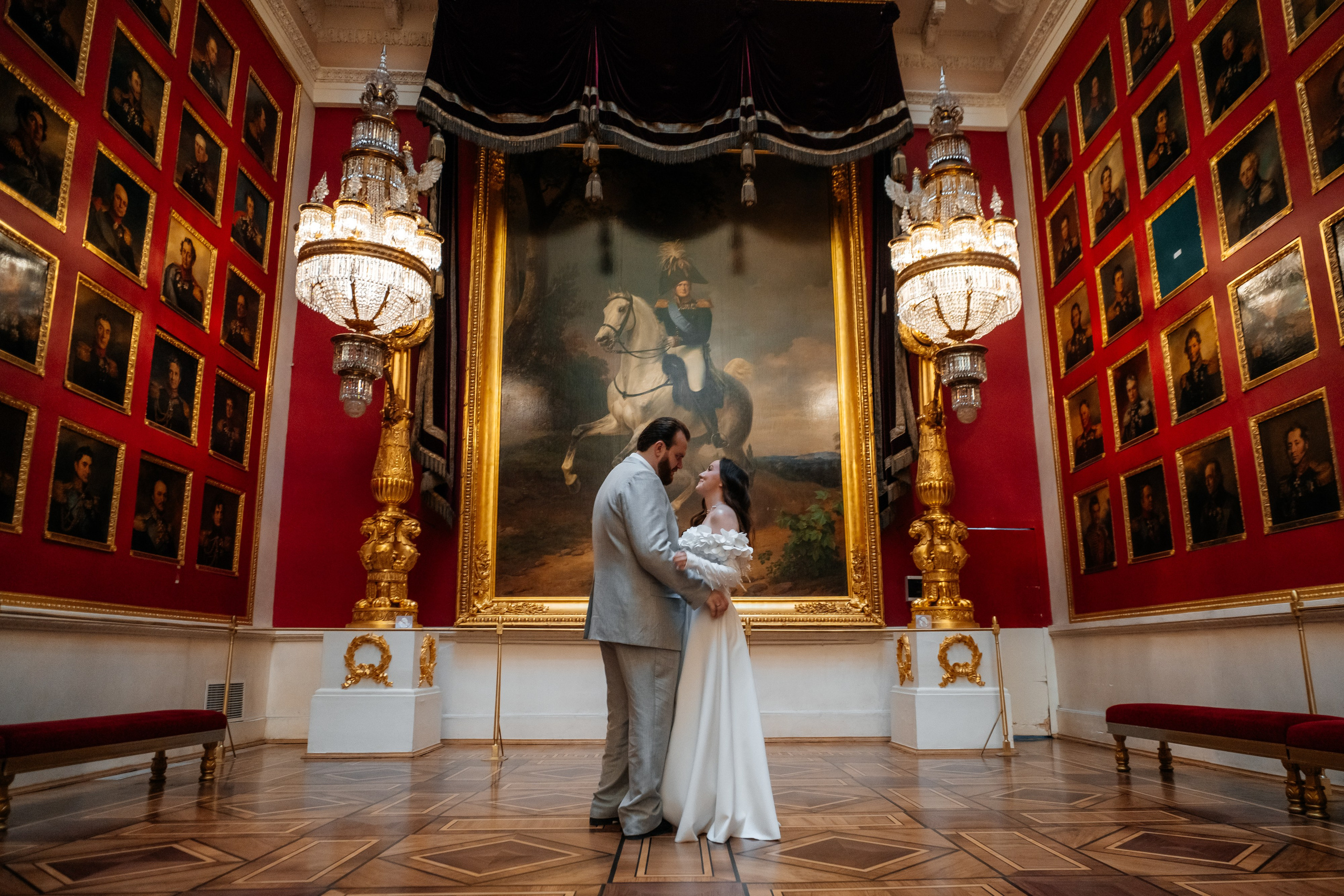 Свадебная фотосессия в Эрмитаже. Свадебный фотограф Александр Невский в Санкт-Петербурге
