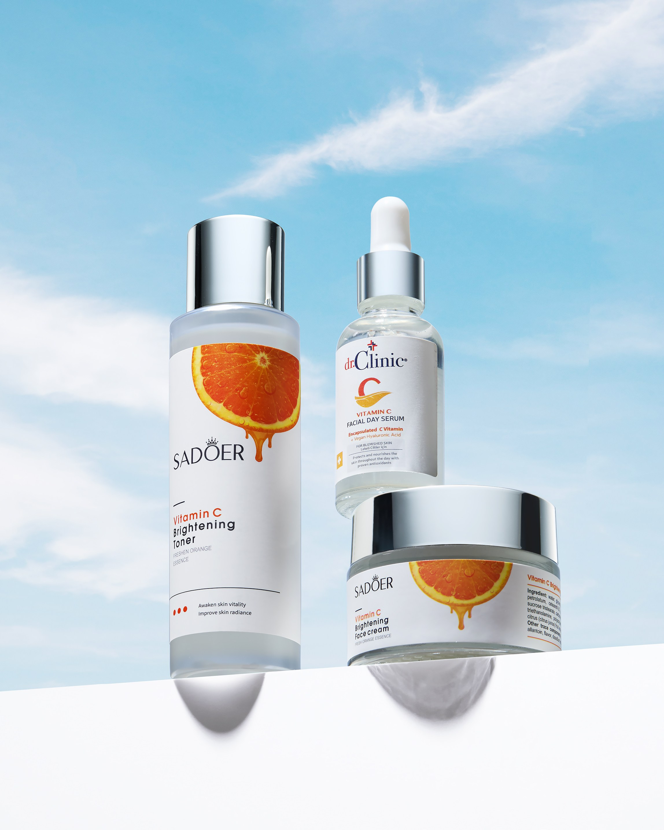 три банки уходовых средств для лица