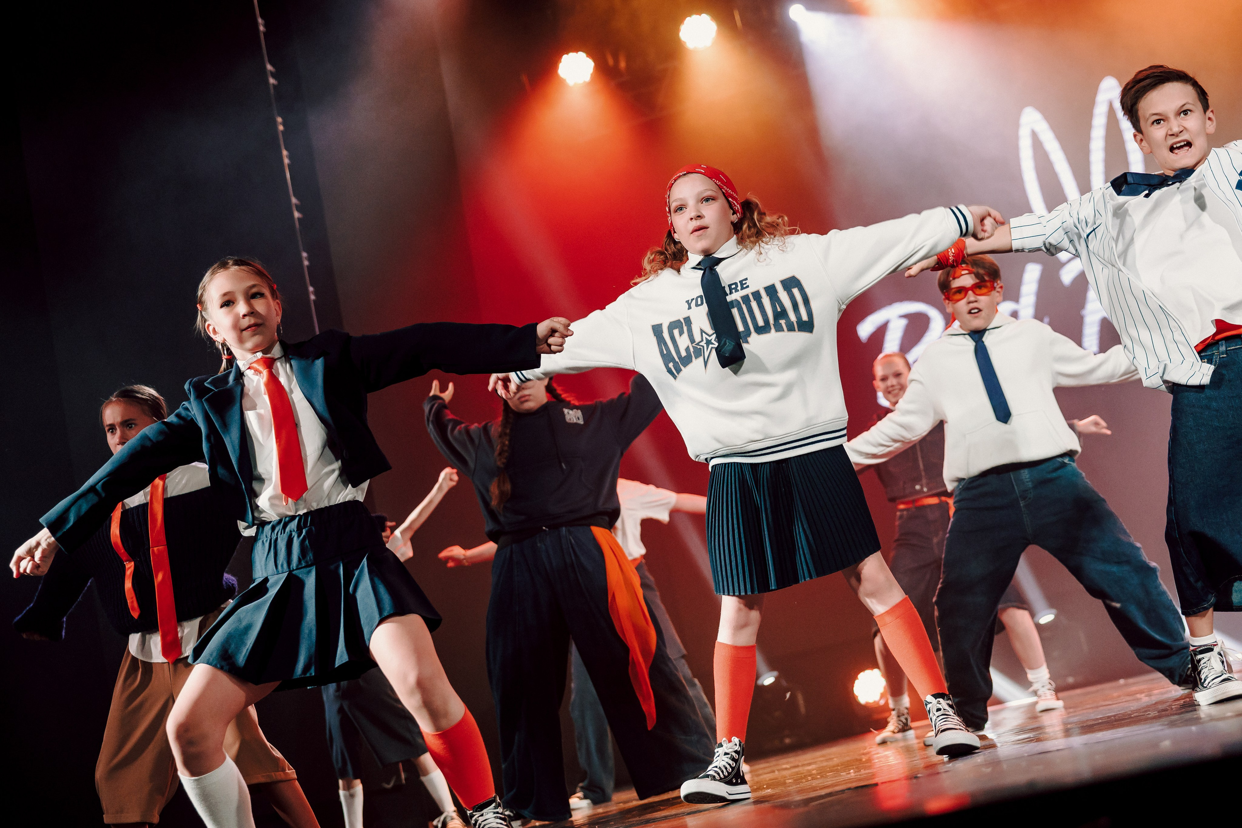 Отчётный концерт танцевальной школы «Red Rabbits» 2025. Лёшка Варзегов — фотограф