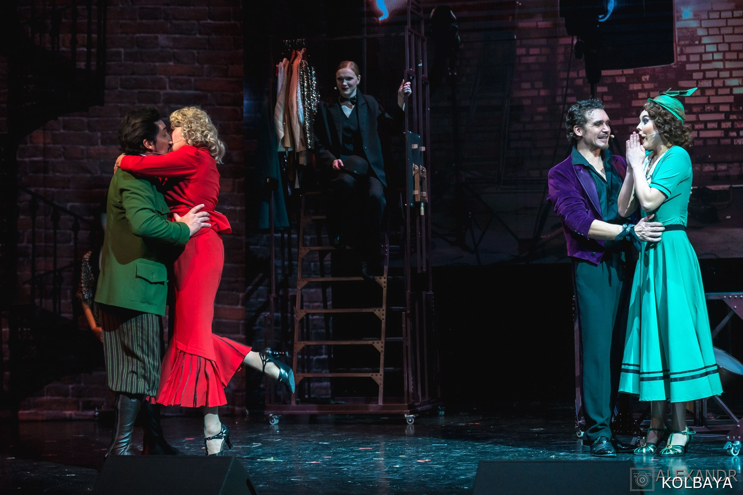 Фотографии со спектакля «Привет, я тетя Чарли». Концертный и театральный репортажный фотограф в Москве Александр Колбая